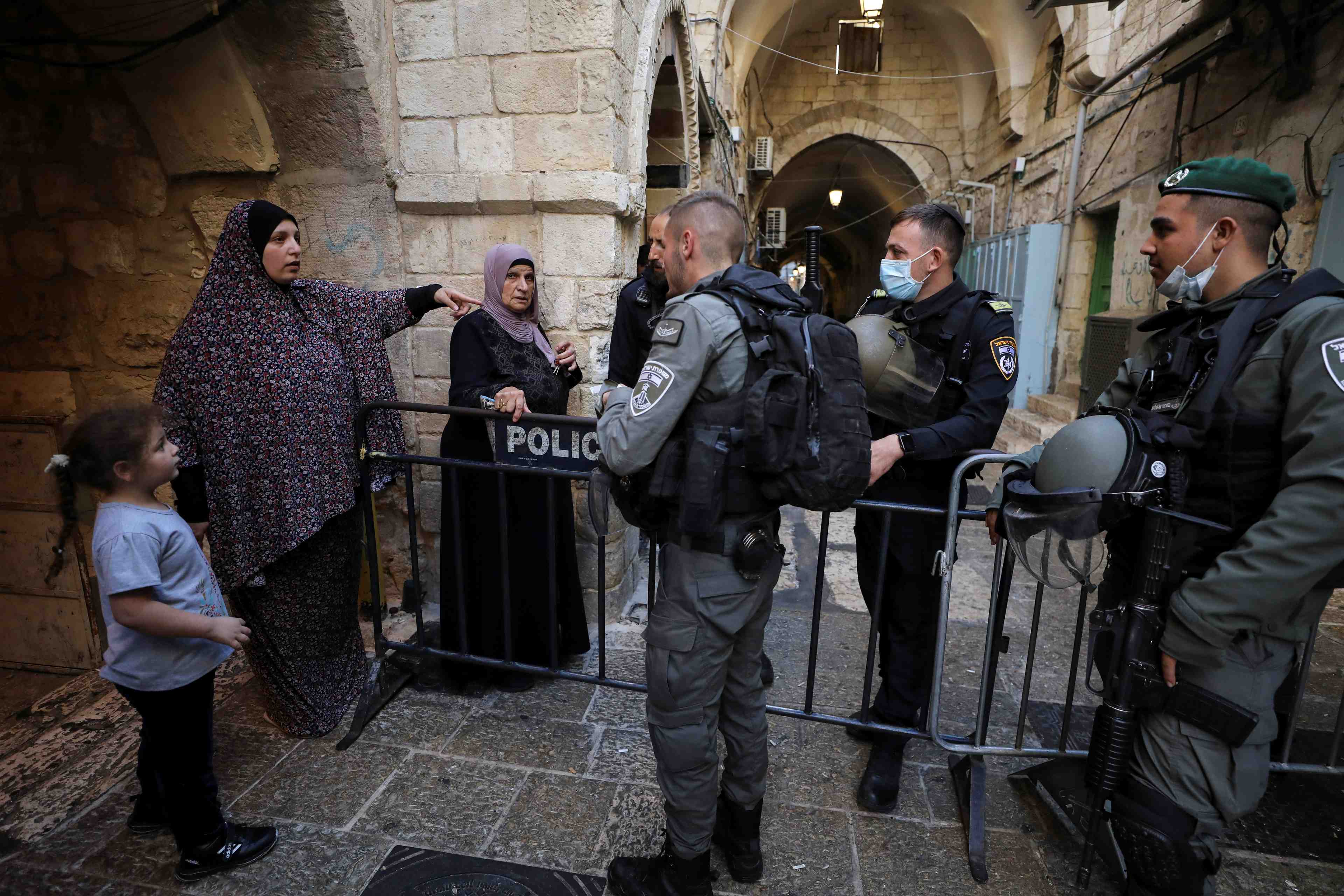 Les forces israeliennes tuent deux assaillants palestiniens, annonce la police israelienne