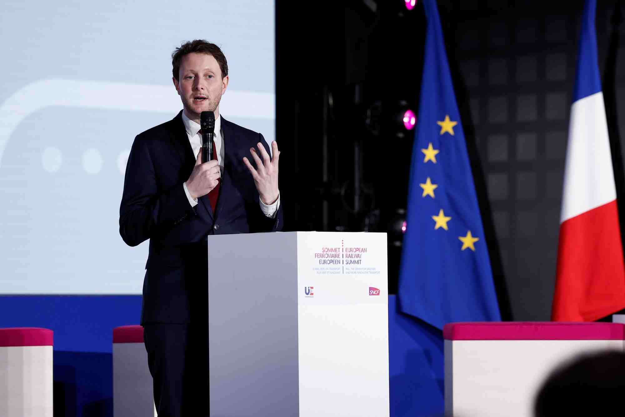 Ukraine: beaune defend le dialogue avec poutine, en complement des sanctions