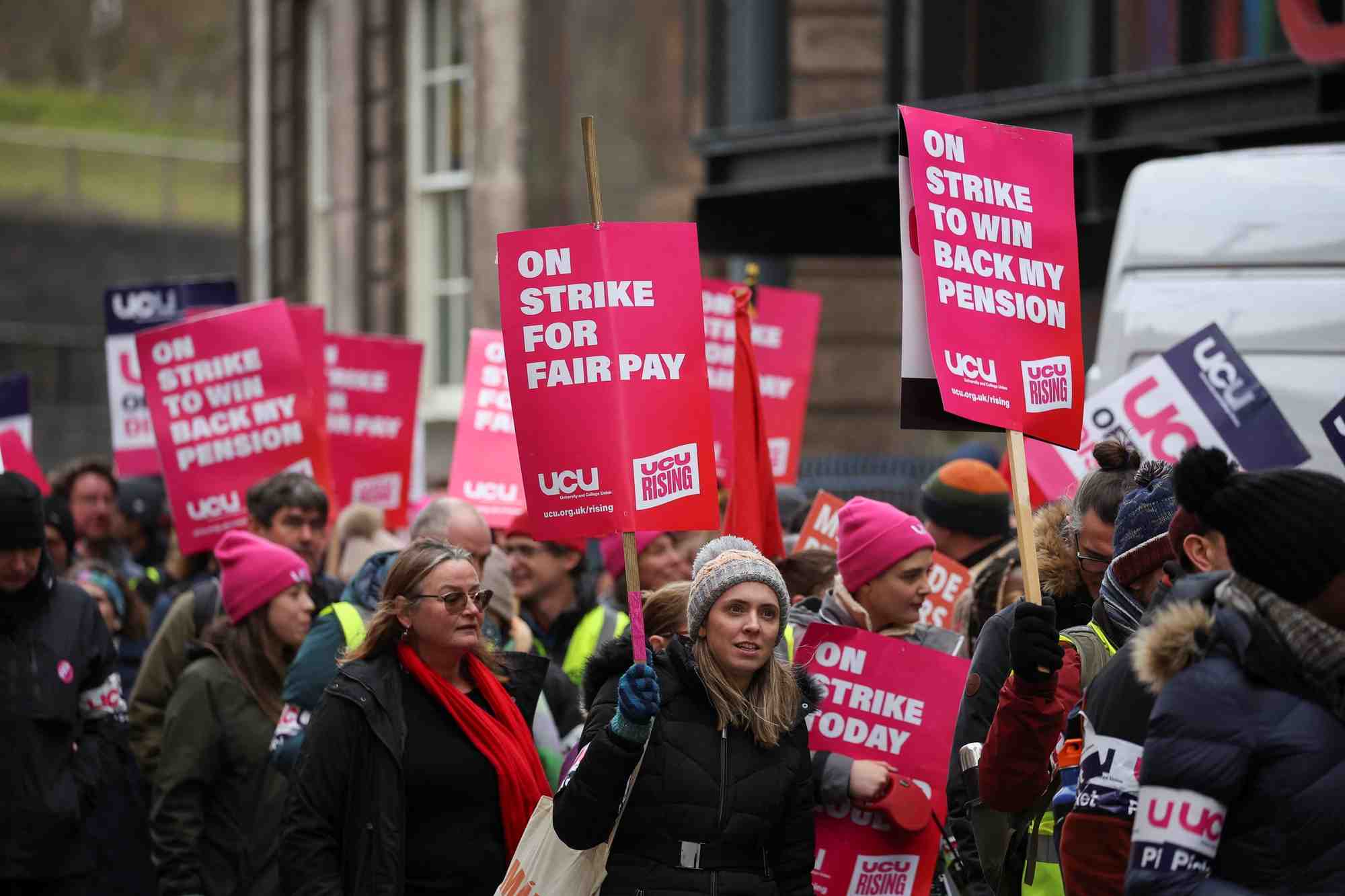Photo du personnel et des etudiants de l'universite de liverpool lors d'une journee de greve a liverpool