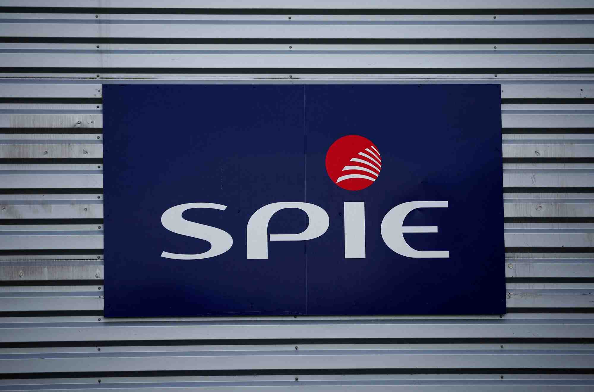 Logo de spie a l'exterieur des locaux de l'entreprise au bignon