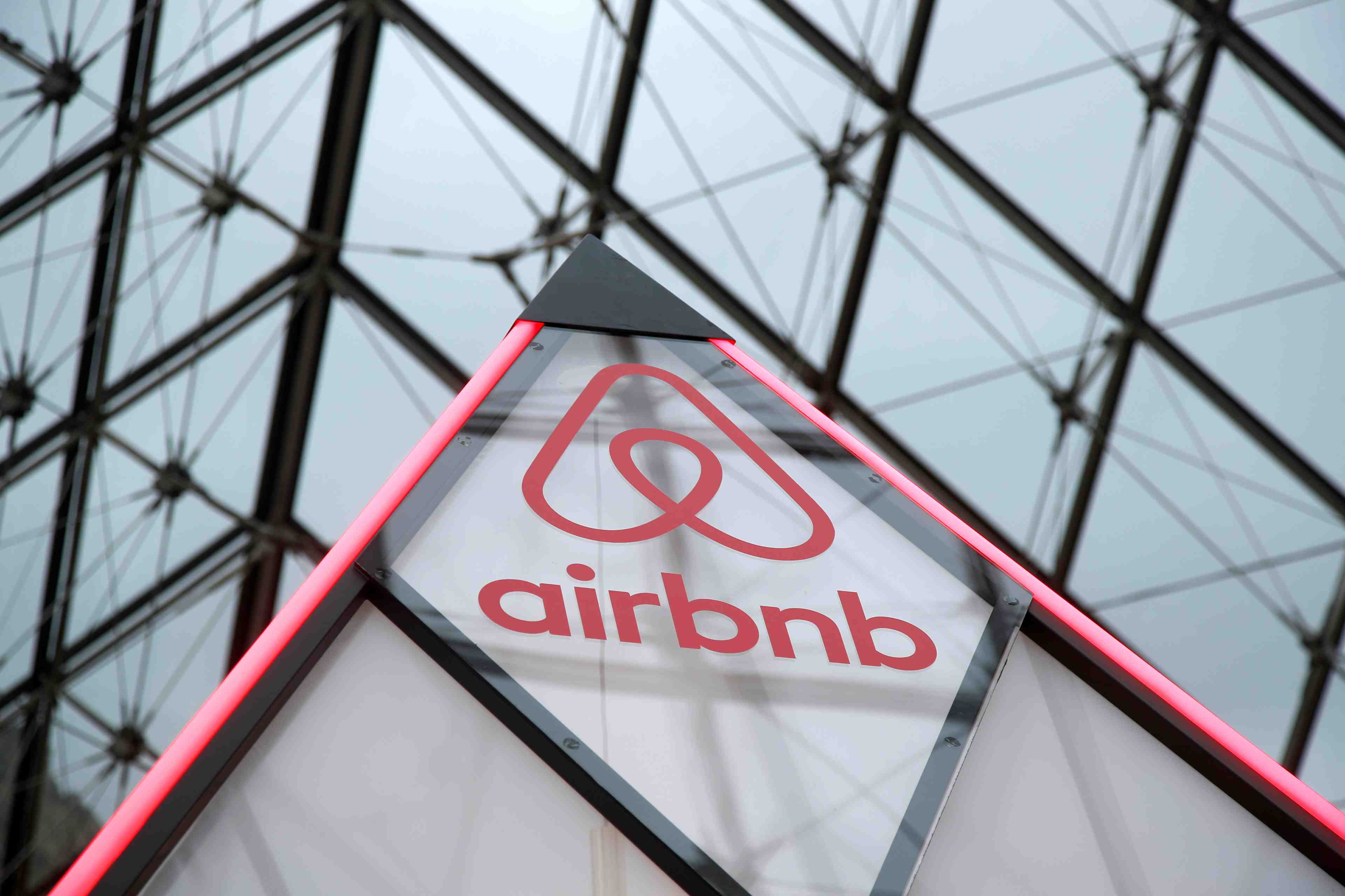 Airbnb avance discretement vers son ipo, selon le wall street journal