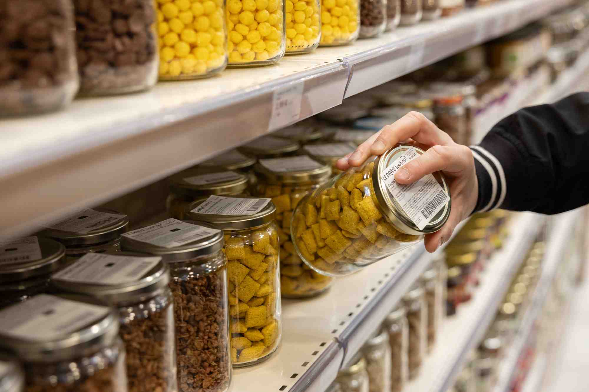 Le Drive Tout Nu, fondé à Toulouse, espère ouvrir d'autres supermarchés zéro déchet en France.