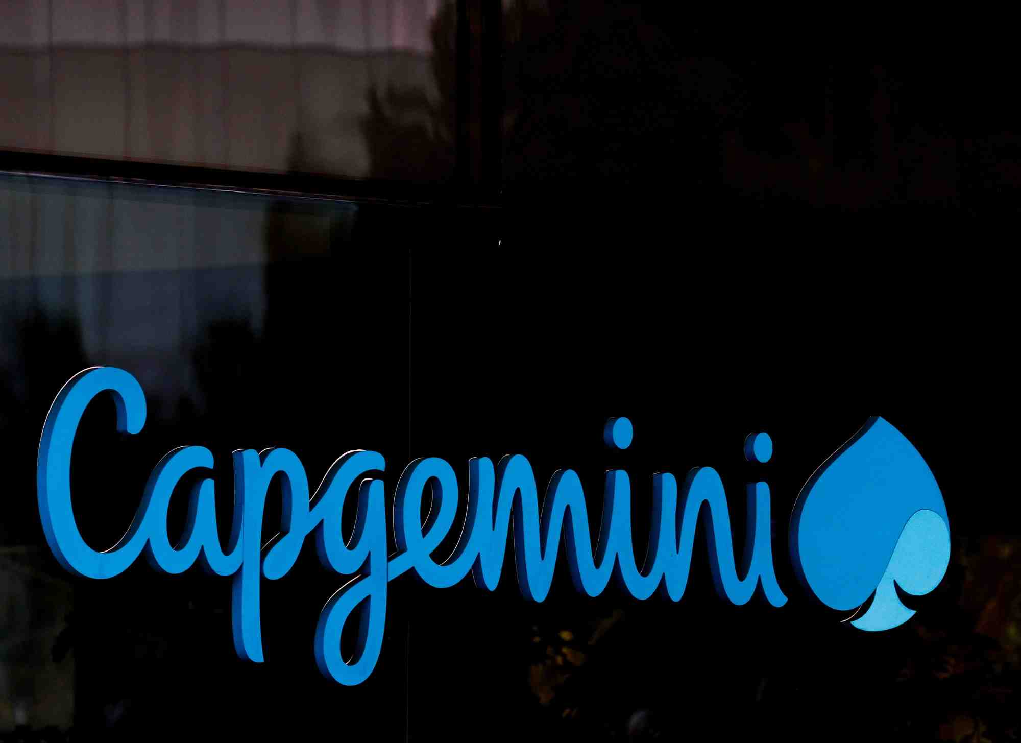 Logo de capgemini dans les locaux de la societe a issy-les-moulineaux
