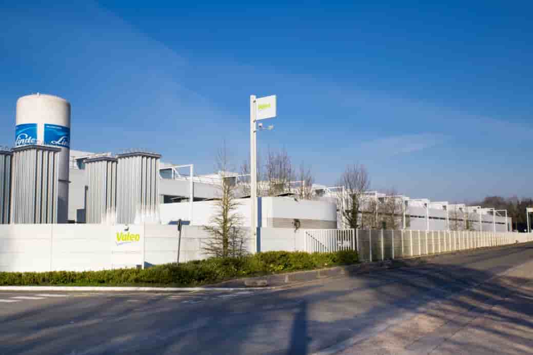 L’usine de Valéo à La Suze-sur-Sarthe, où sont réalisés notamment les radiateurs de chauffage pour l’automobile, fermera ses portes en 2025.