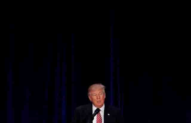 Donald trump justifie par le sarcasme ses propos sur l'ei
