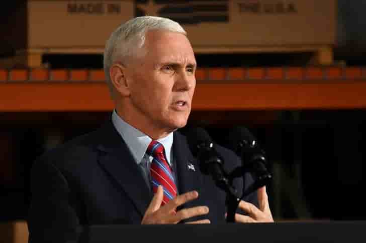 "nous allons retrousser nos manches", dit pence apres l'echec sur l'obamacare