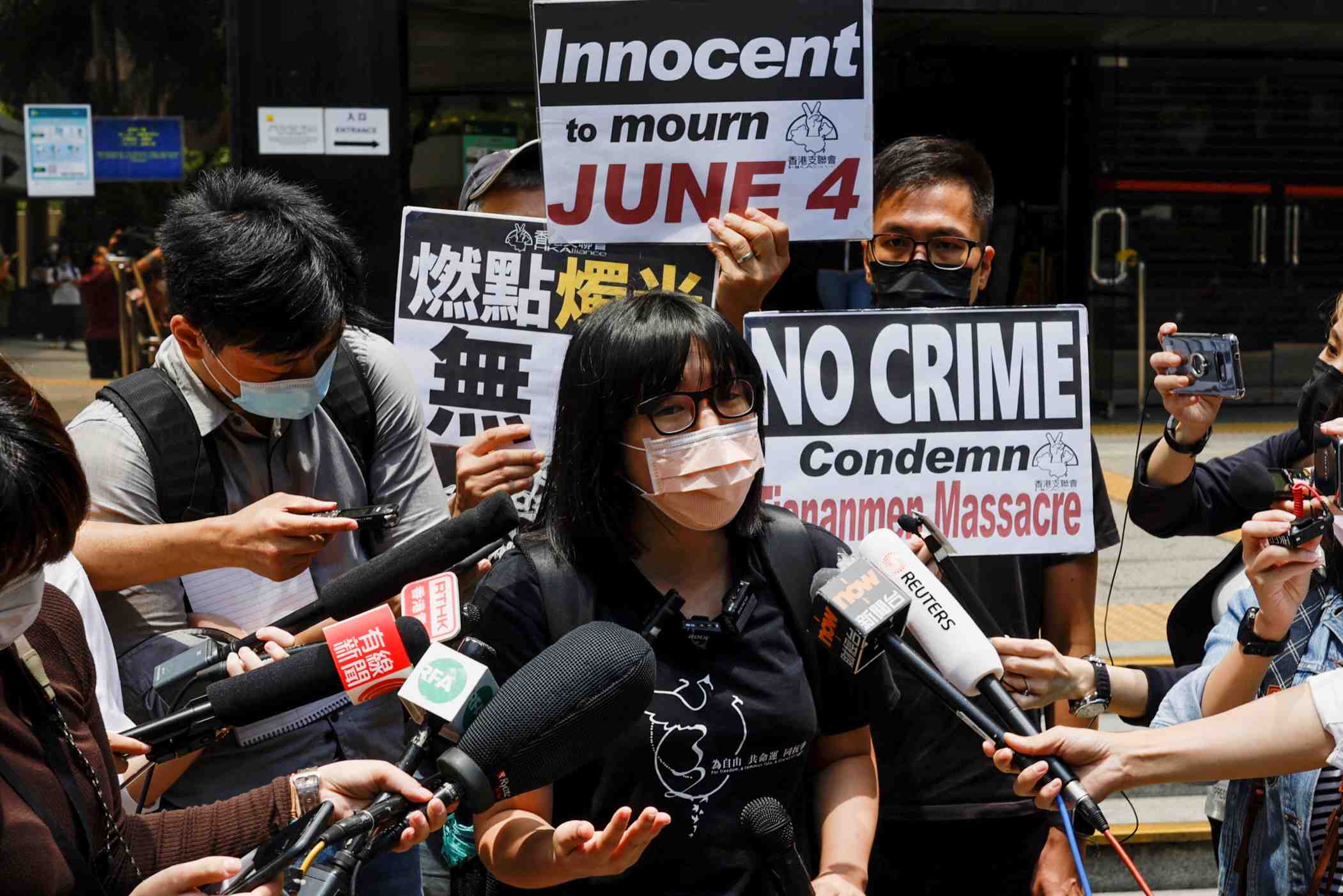 Hong kong: l'activiste joshua wong condamne a 10 mois de prison supplementaires