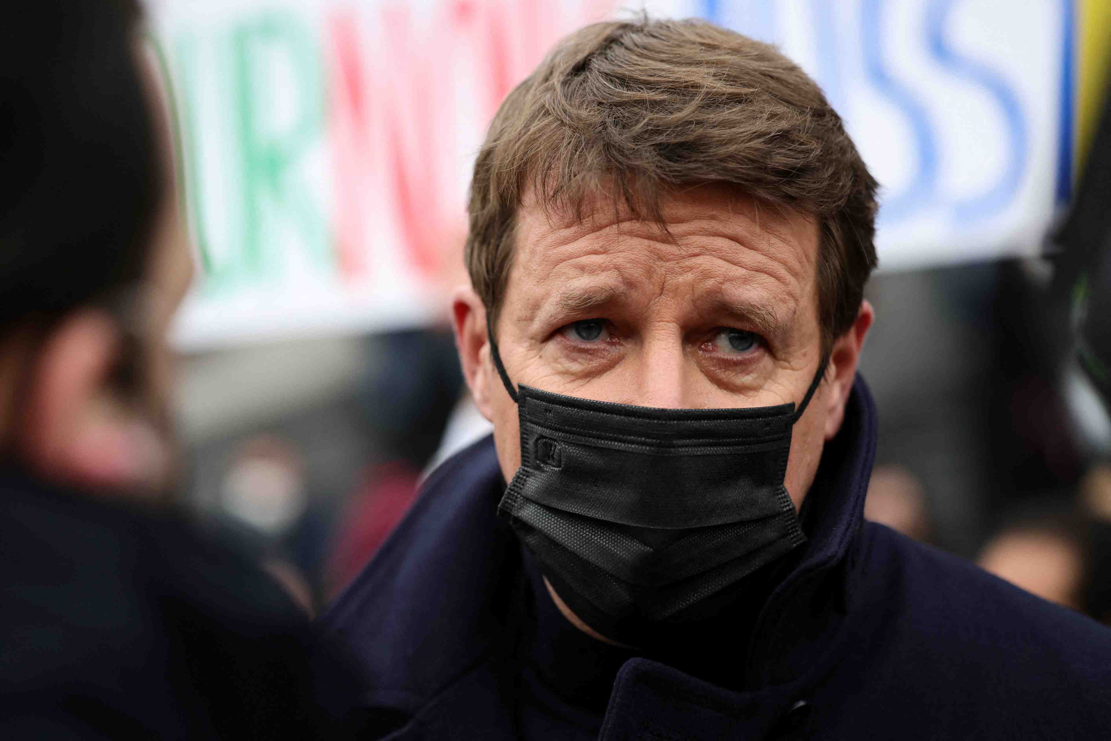 A lyon, jadot pose les jalons de sa "republique ecologique et sociale"