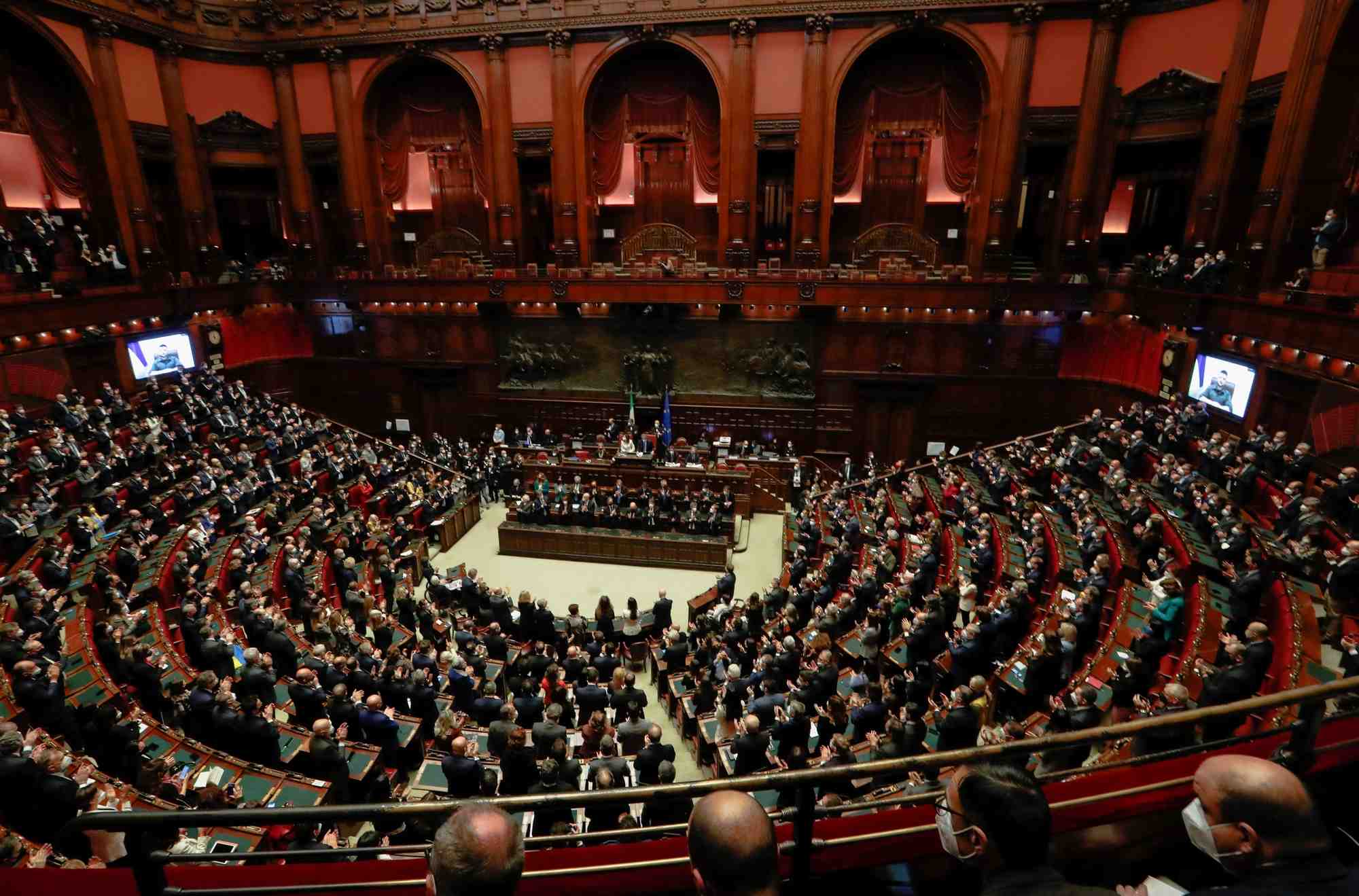 Le parlement italien approuve le projet de loi sur la concurrence pour debloquer des fonds de l'ue