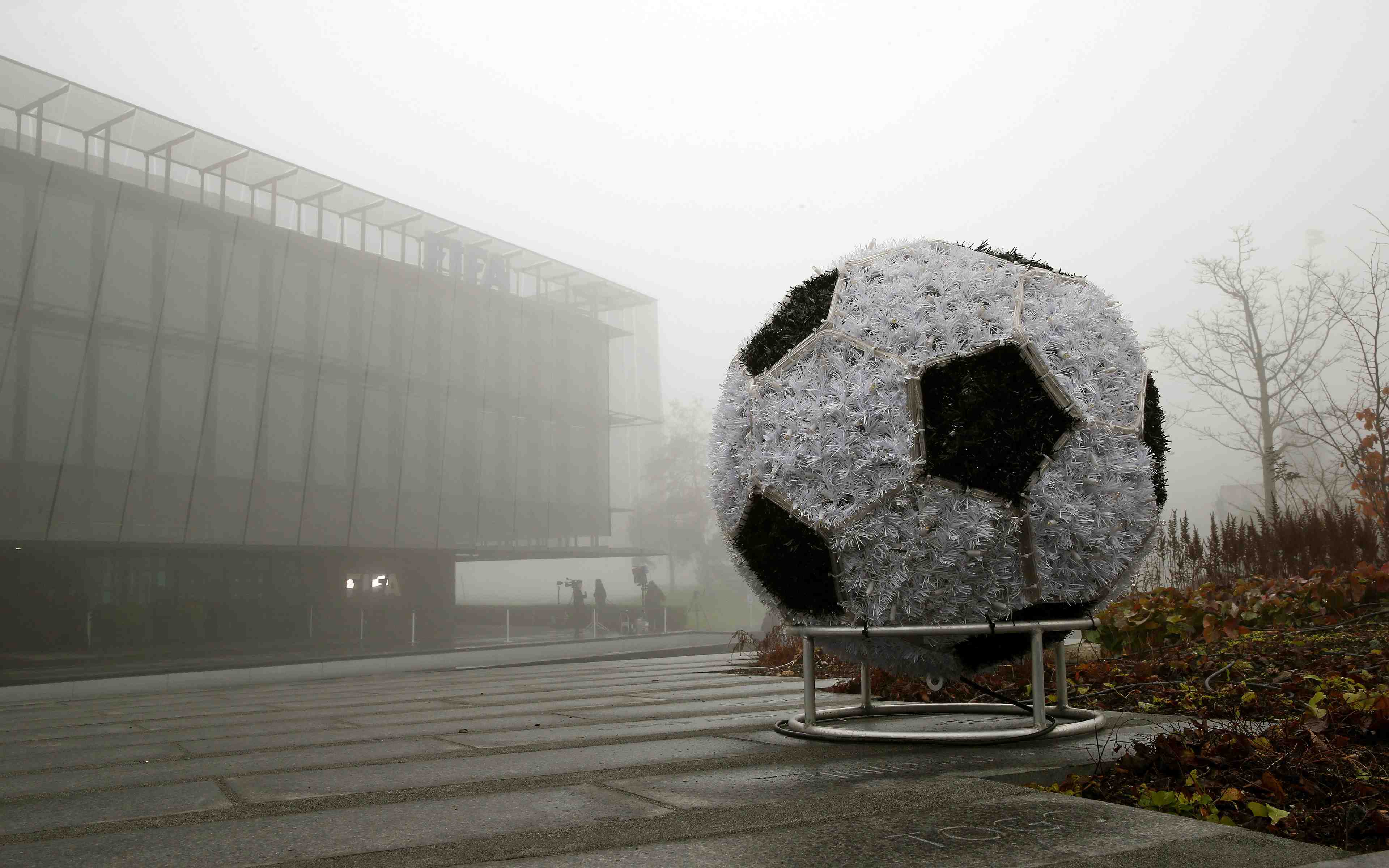 Salman propose de scinder la fifa en deux entites