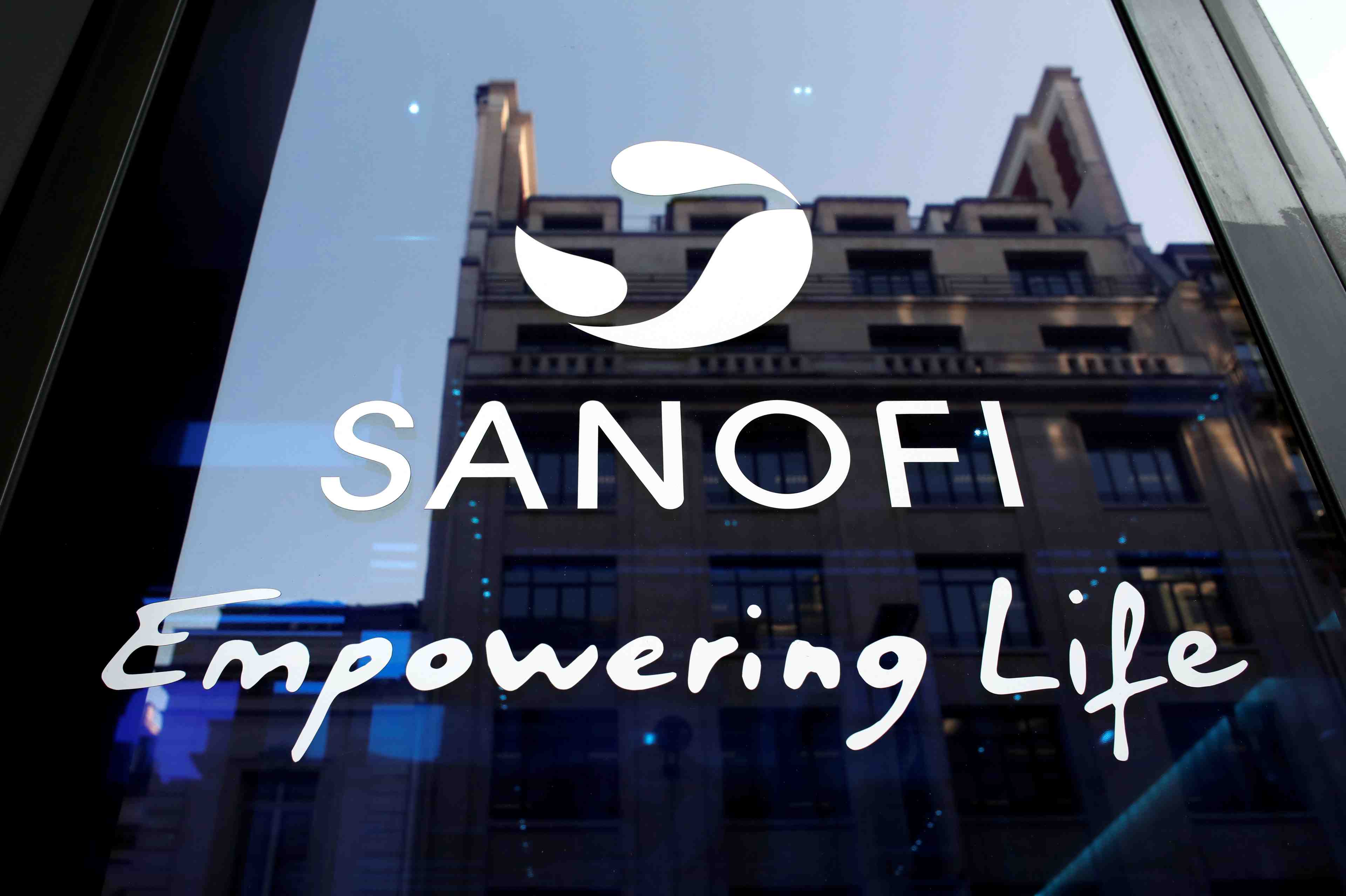 Coronavirus: sanofi et regeneron amplifient les essais d'un traitement potentiel