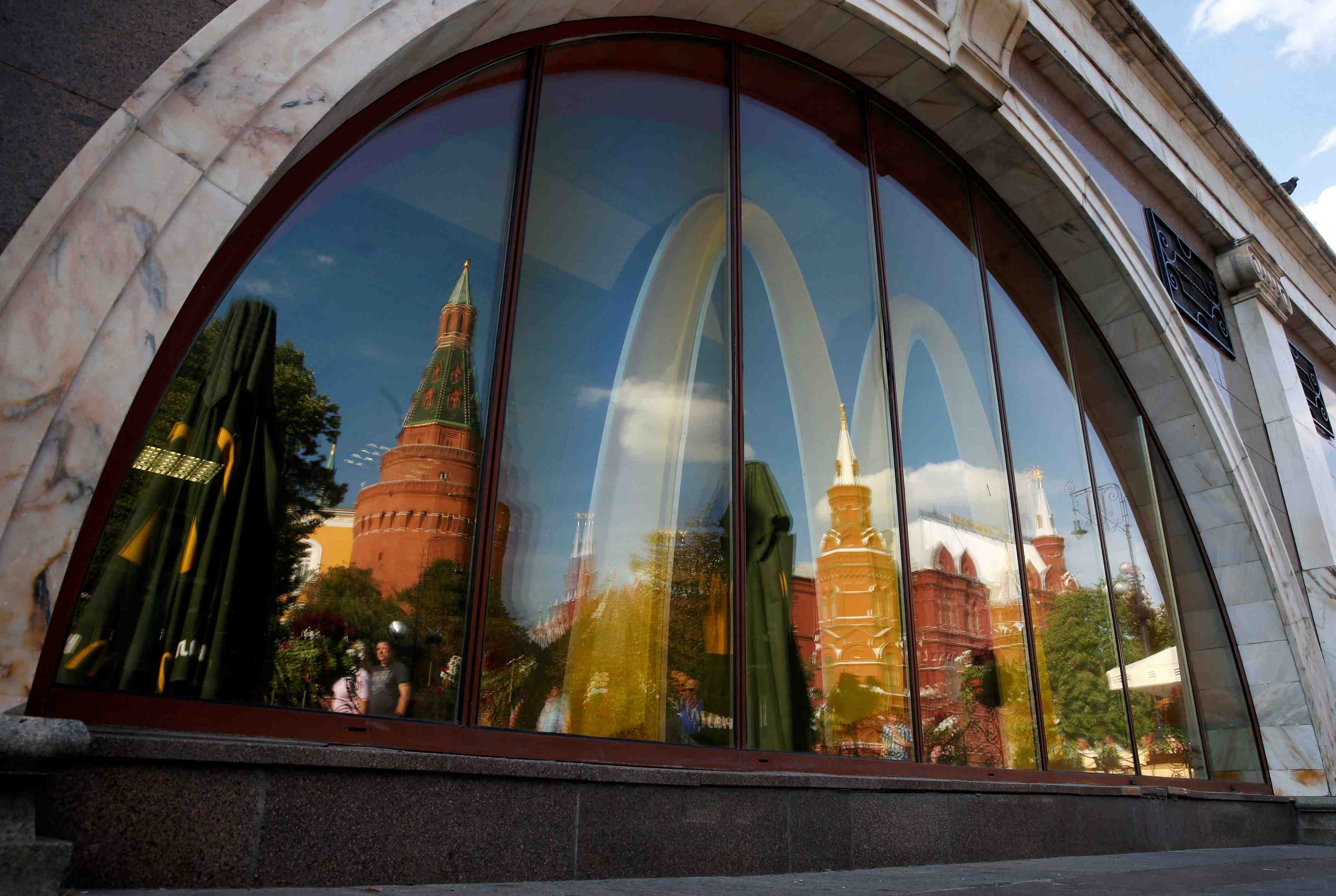 Mcdonald's ferme temporairement tous ses restaurants en russie