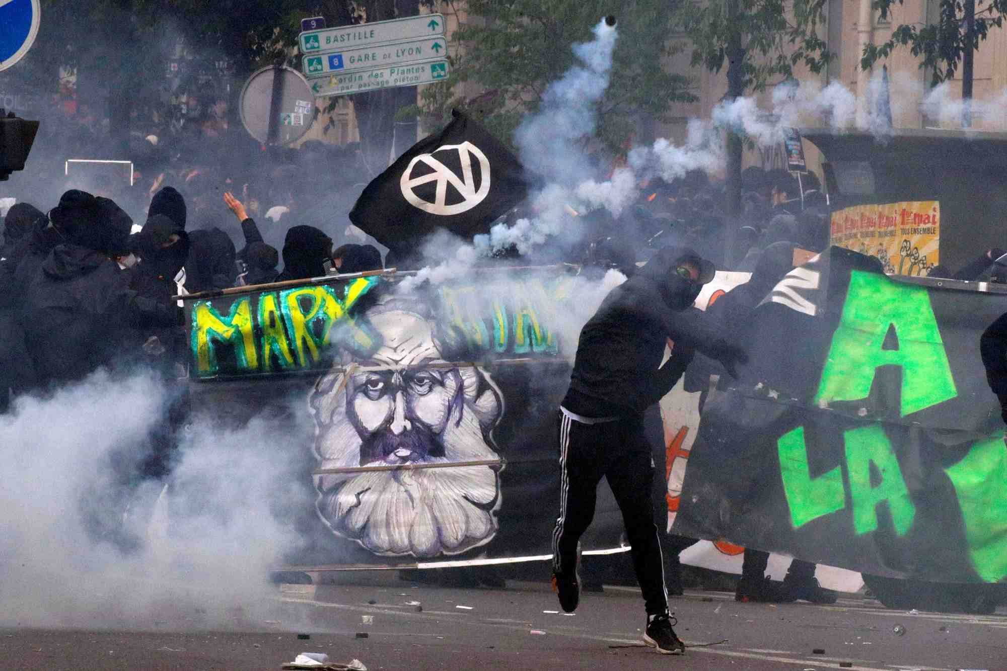 "black blocs"