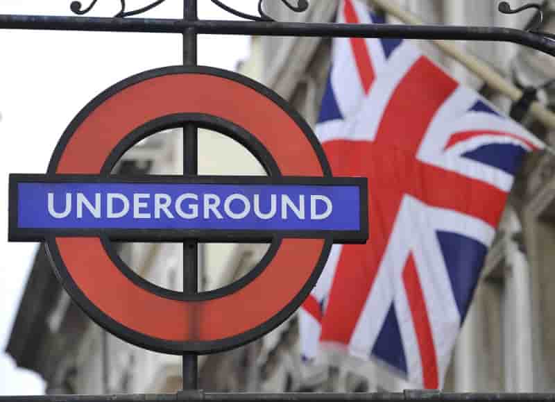 Enquete sur une petite explosion dans le metro de londres