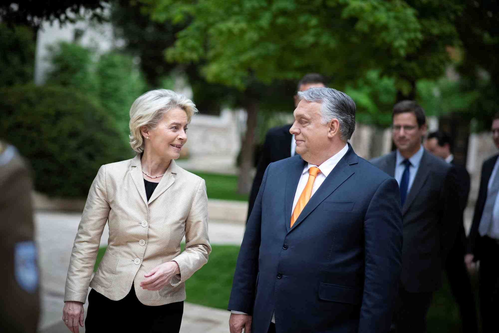 Embargo sur le petrole russe : budapest veut exempter les livraisons par oleoduc