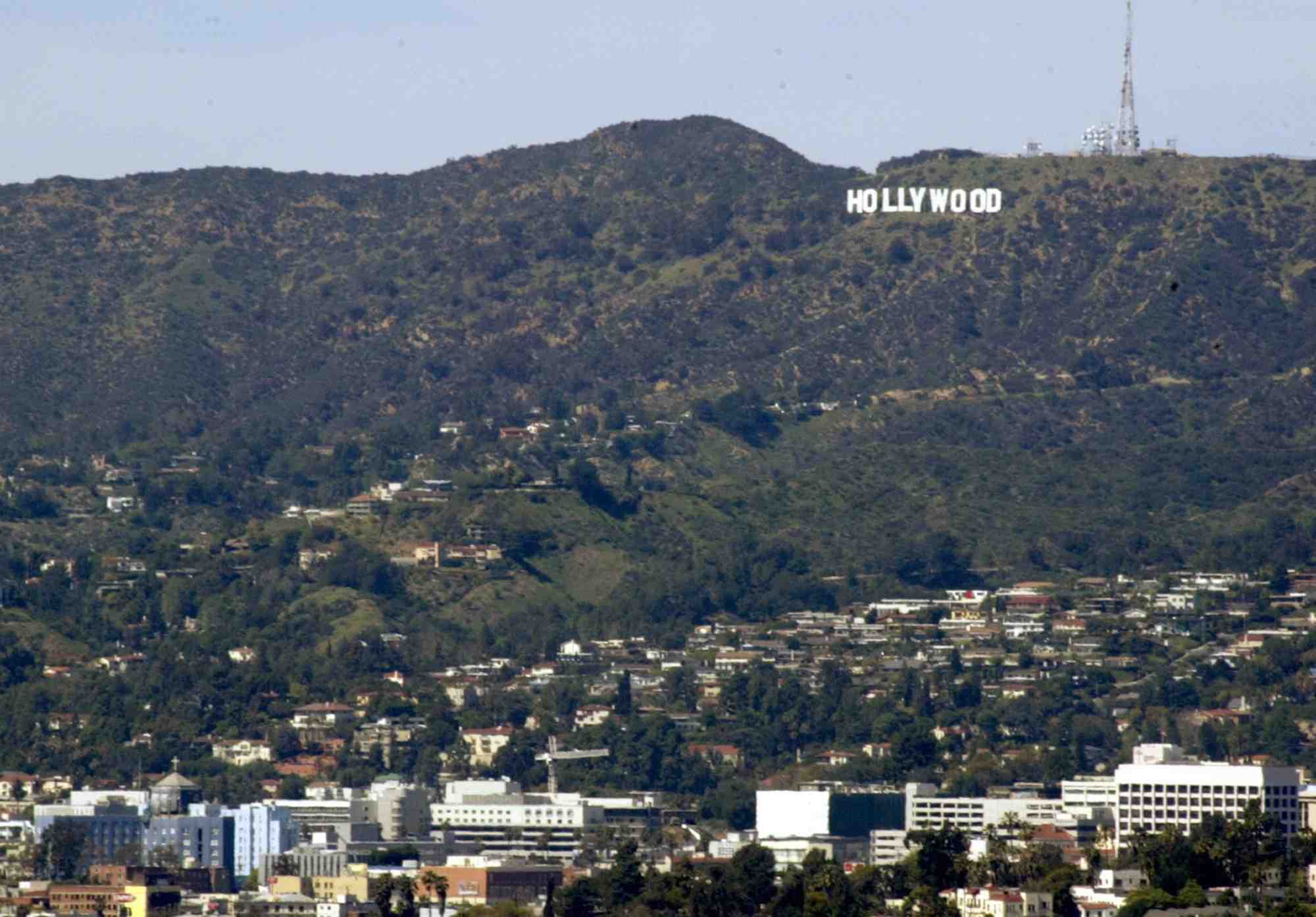 Le panneau hollywood dans les collines au-dessus d'hollywood