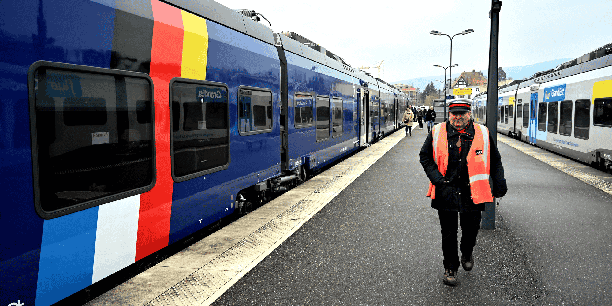 Deux rames régionales en gare de Wissembourg (Bas-Rhin). Le réseau doit prochainement s'étendre vers l'Allemagne.