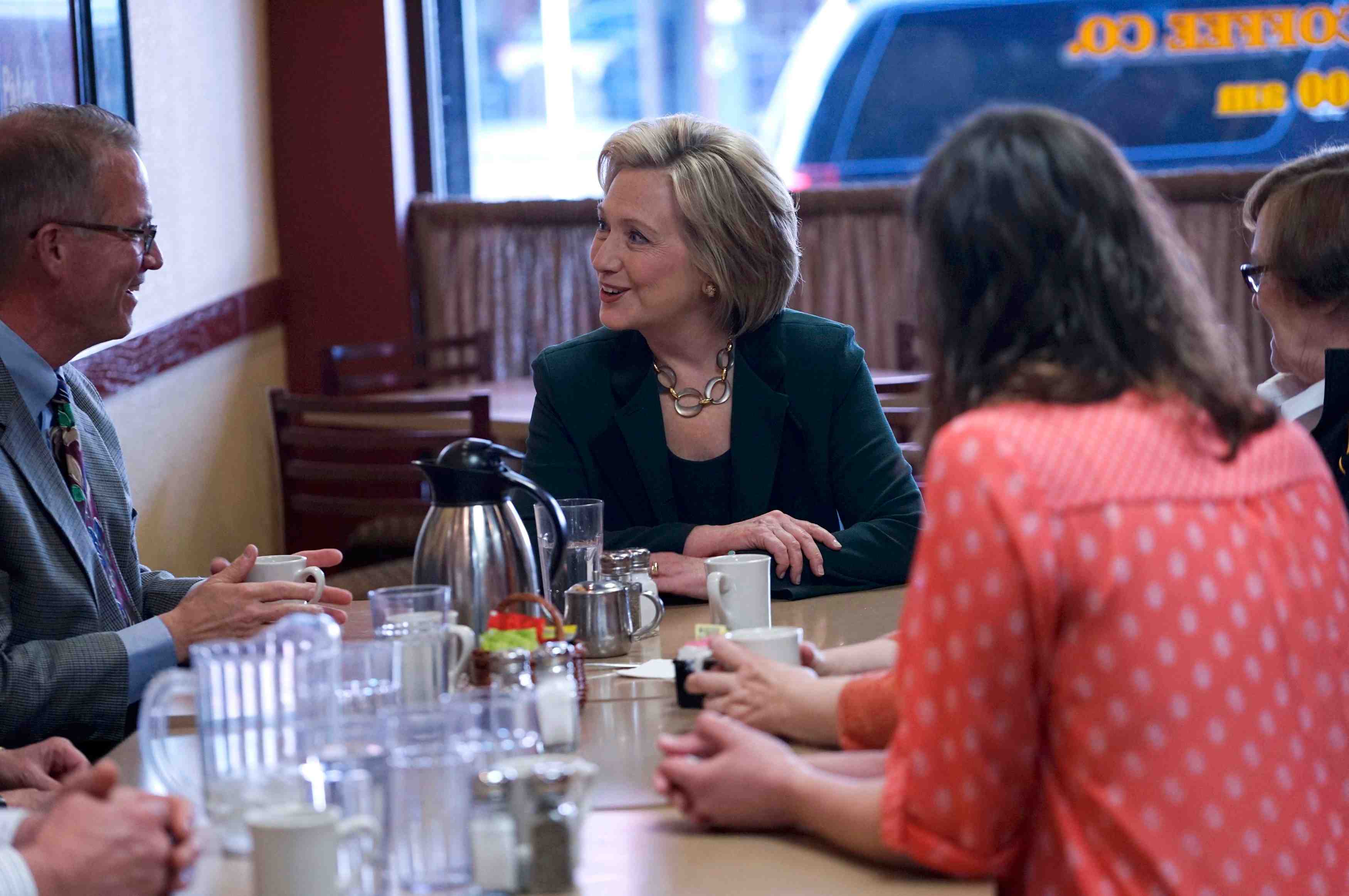 Hillary clinton deja priee en 2012 de s'expliquer sur ses courriels