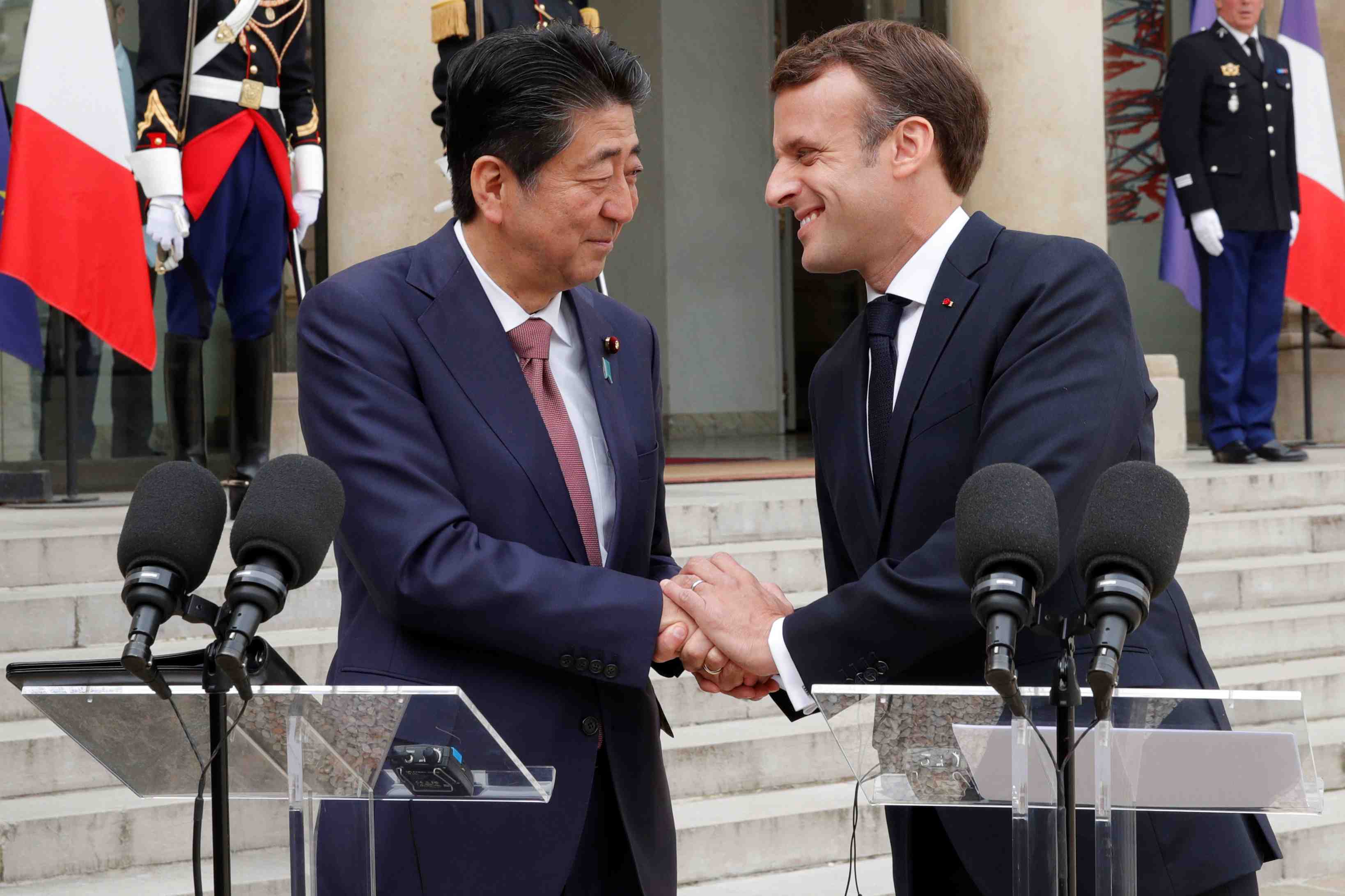 Macron veut sceller avec le japon un plan bilateral a cinq ans