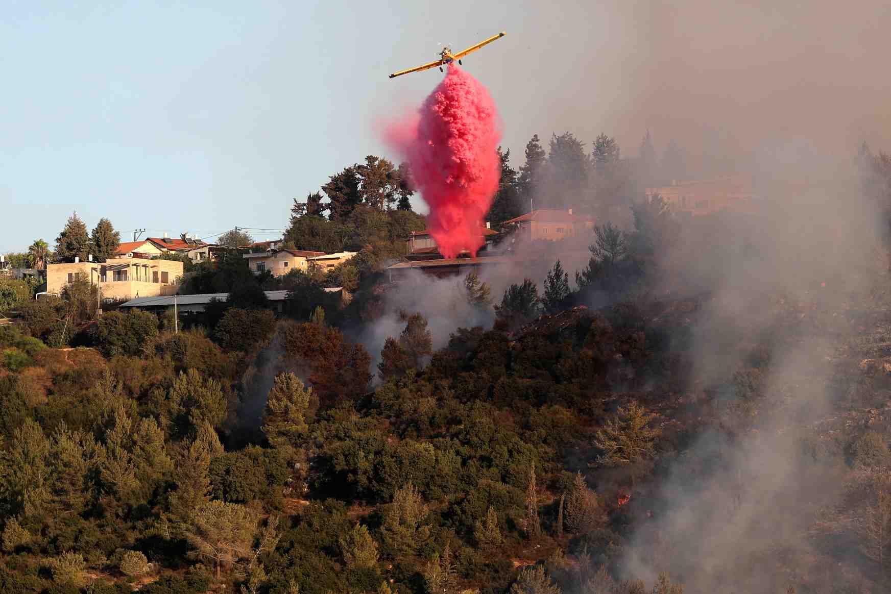 Israel: des communautes evacuees en raison d'un feu de foret pres de jerusalem