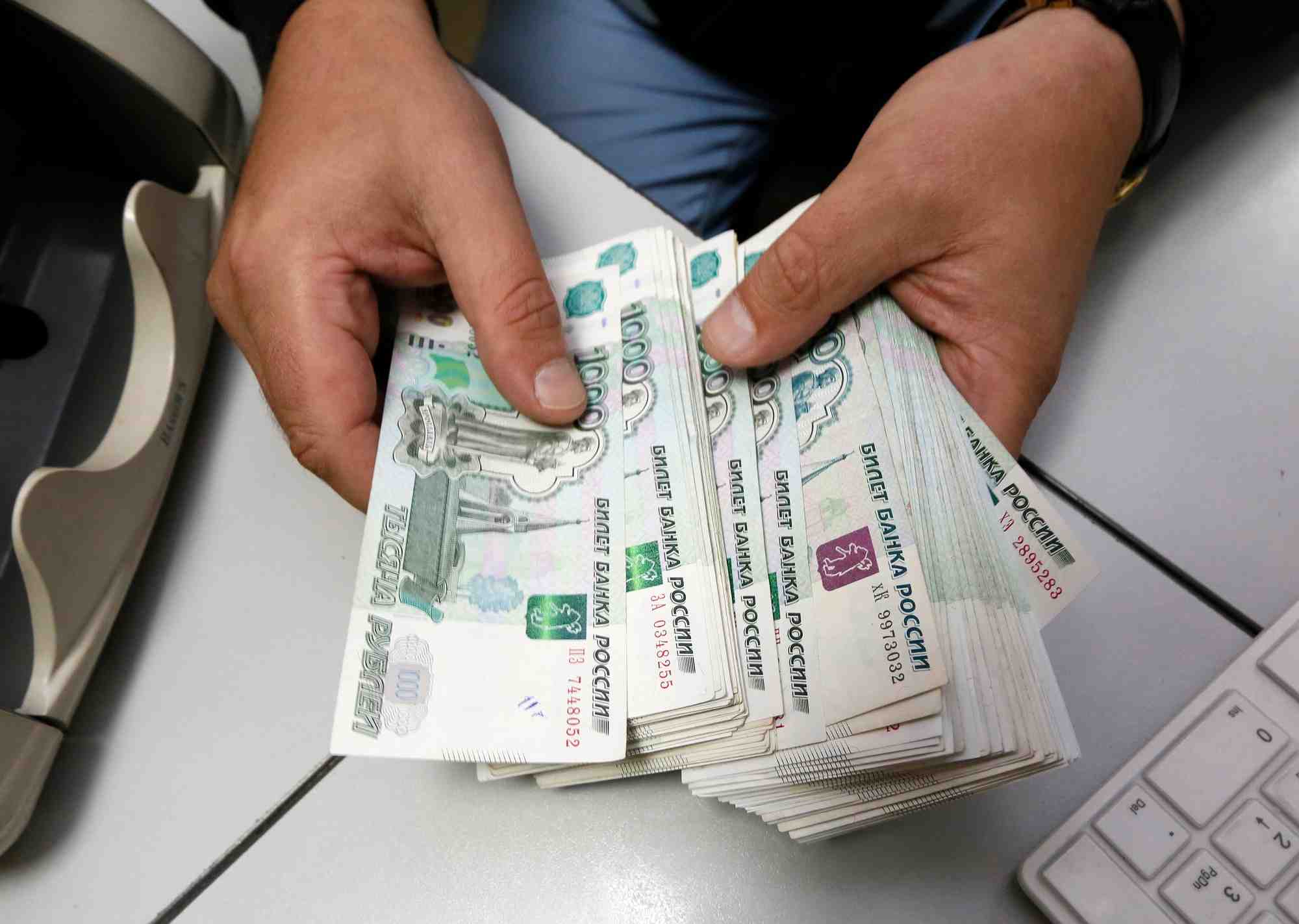 La russie devrait travailler a un elargissement des paiements en roubles, dit le kremlin