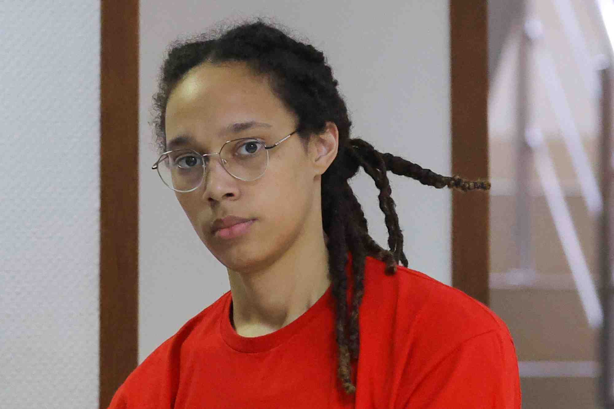 Russie: accusee de trafic de drogue, la sportive americaine brittney griner plaide coupable