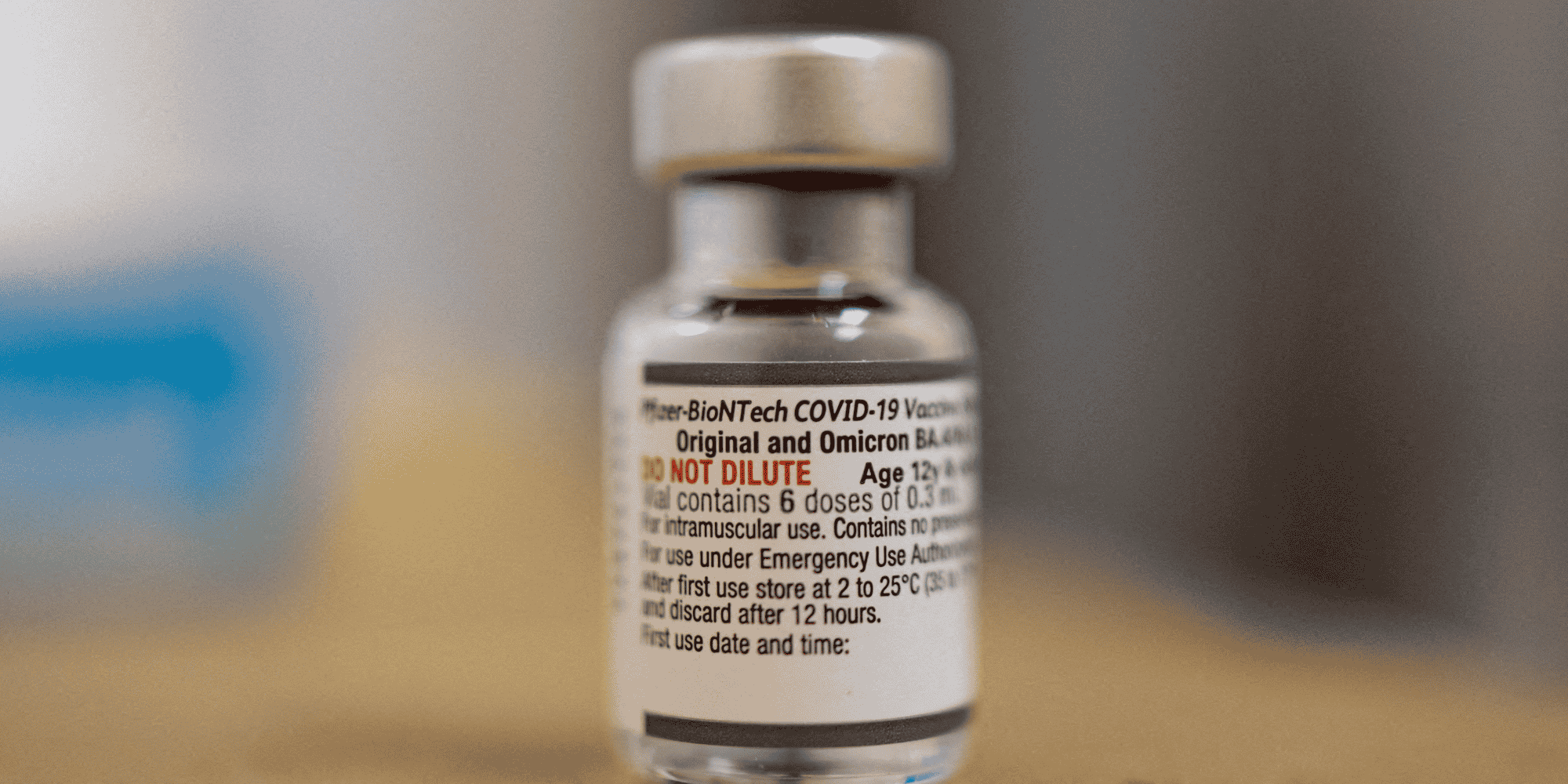 Un flacon du vaccin anti-covid-19 de biontech