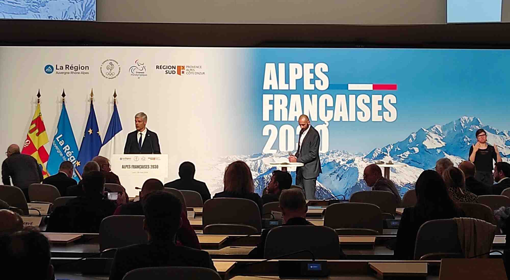 La candidature des Alpes françaises, qui entame sa dernière ligne droite, ambitionne de tracer une route vers des « Jeux durables ». Un sujet qui remet toutefois sur la table l'épineuse question de l'organisation d'événements sportifs, dans un contexte de réchauffement climatique.