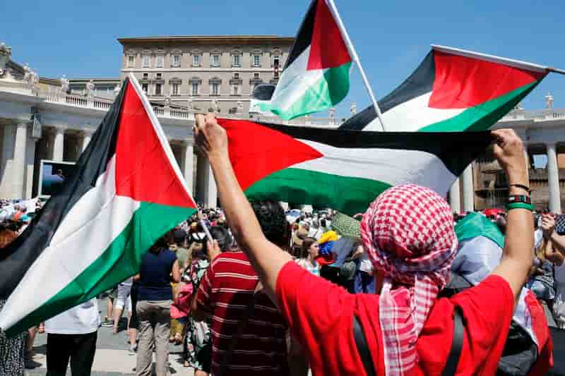 Les présidents palestinien et israélien vont prier au Vatican