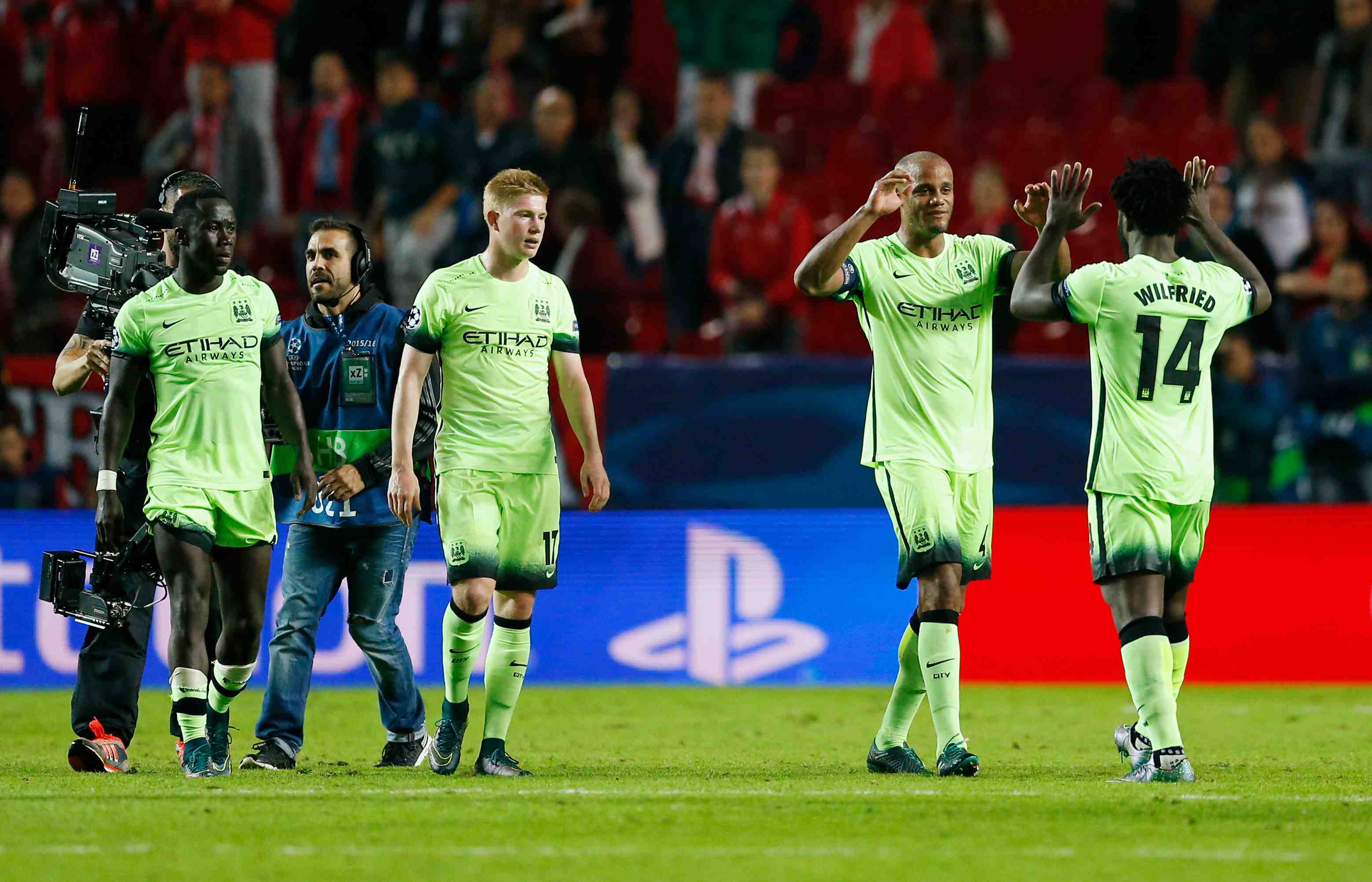 Manchester united prend une option, city deja qualifie