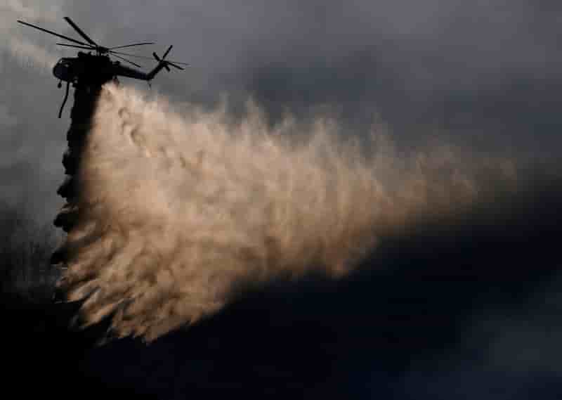 Les pompiers avancent dans la lutte contre l'incendie en californie