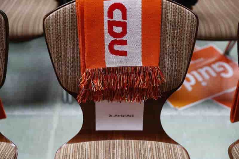 En allemagne, l'ecart se creuse entre cdu et spd