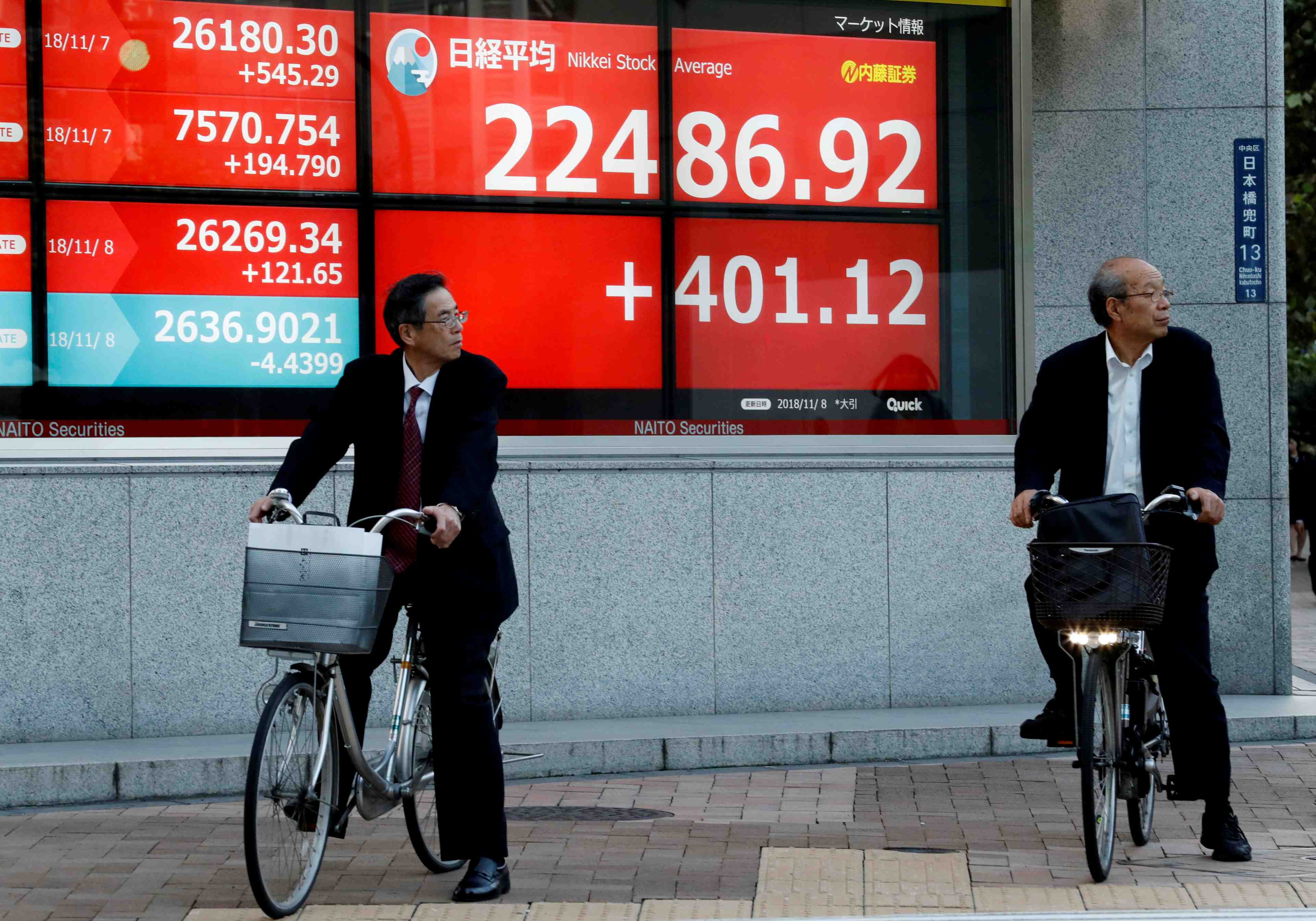 Rebond de l'economie japonaise au quatrieme trimestre conforme au consensus