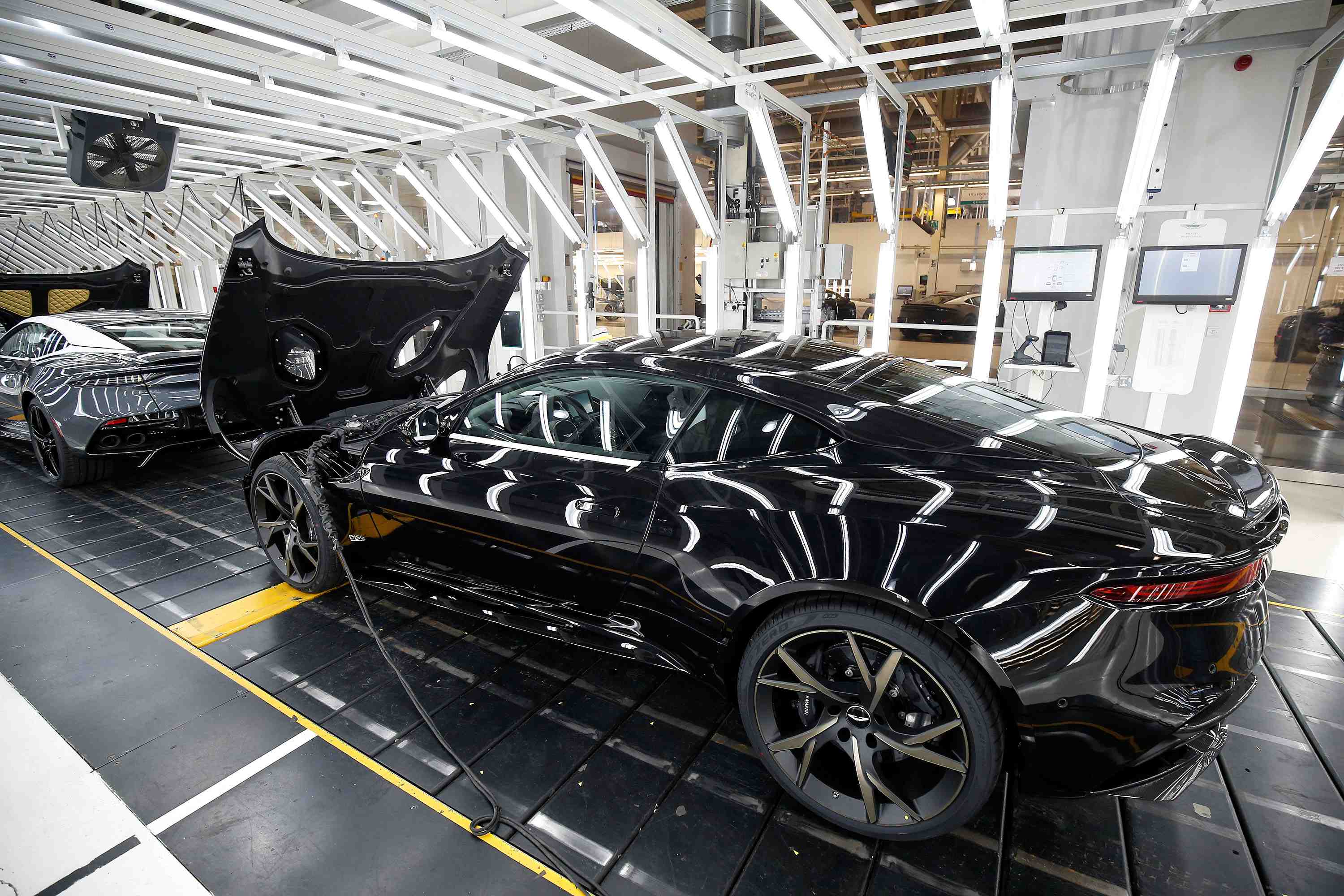Grande-bretagne: baisse de la production automobile pour un dixieme mois consecutif