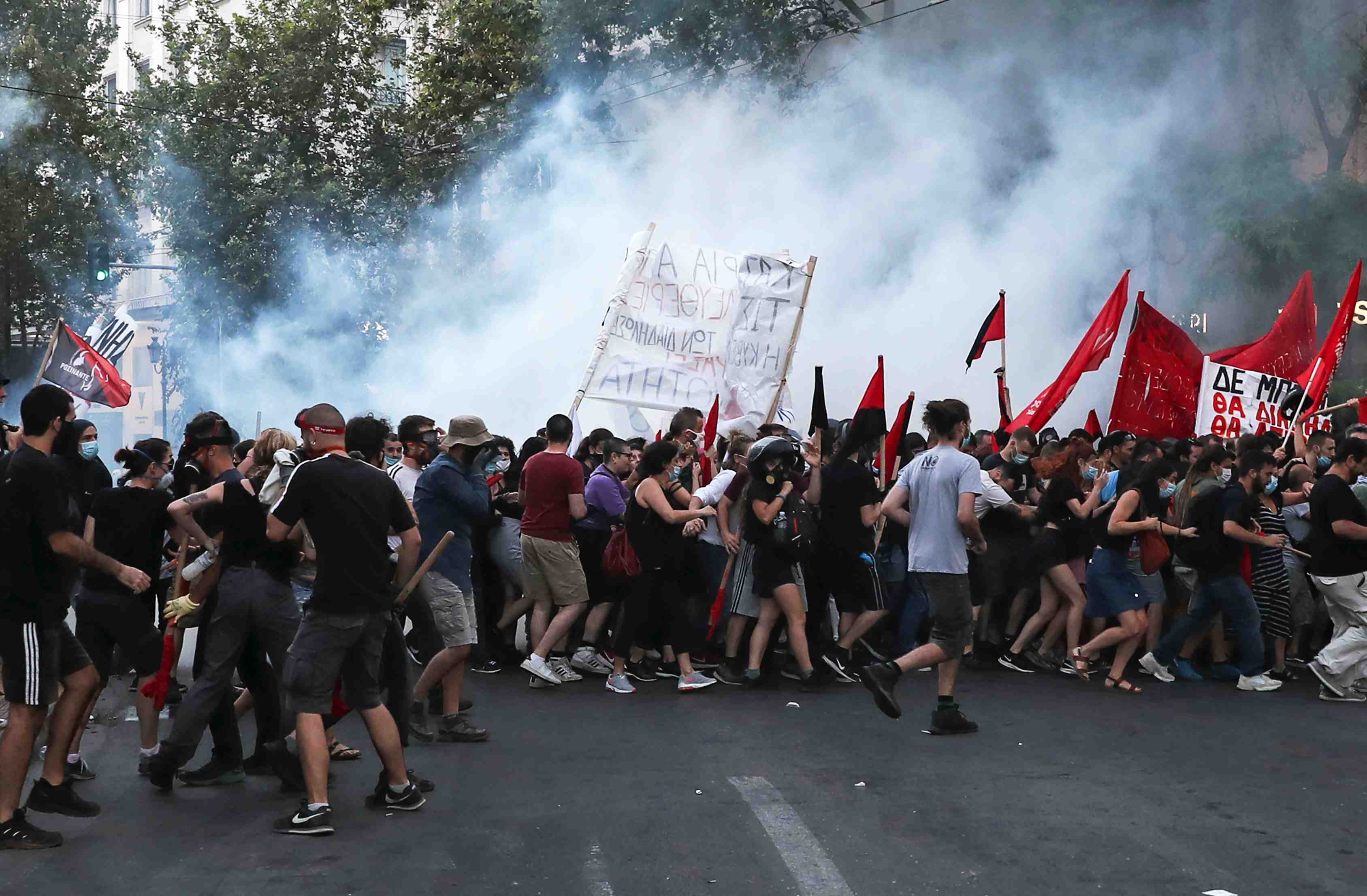 Un rassemblement pour le droit de manifester disperse a athenes