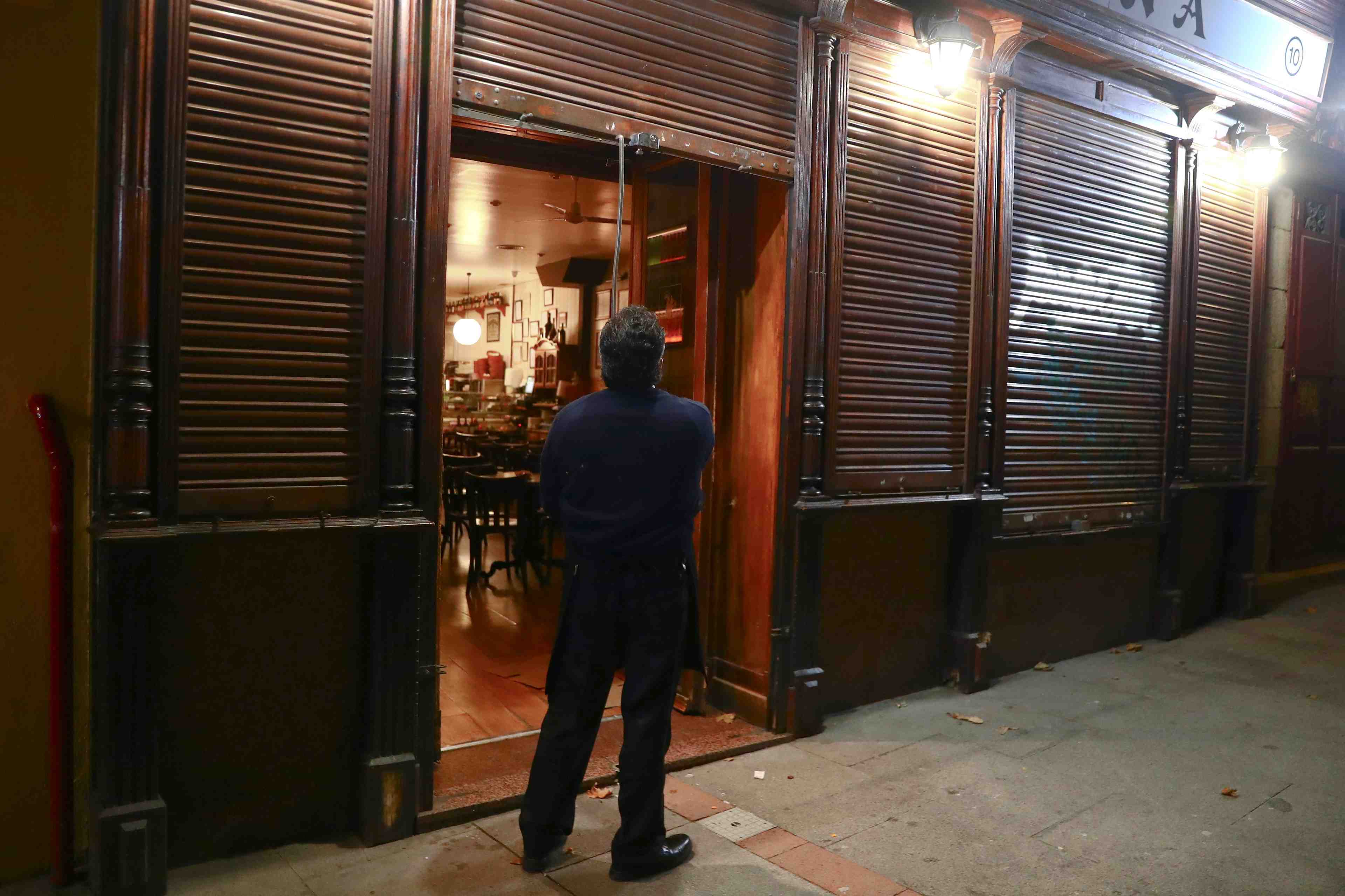 La region de madrid assouplit ses restrictions anti-covid malgre les contaminations