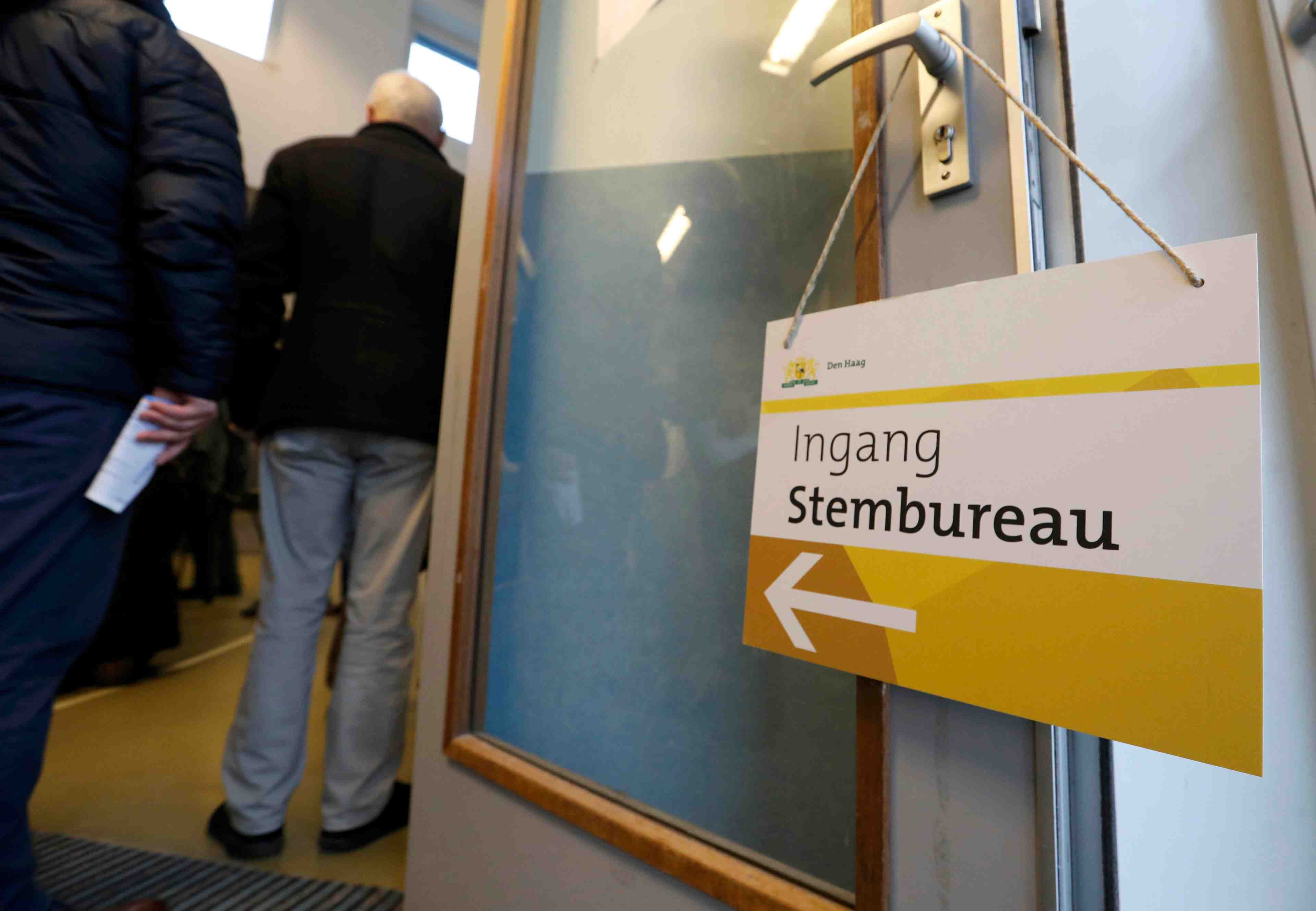 Ouverture des bureaux de vote aux pays-bas