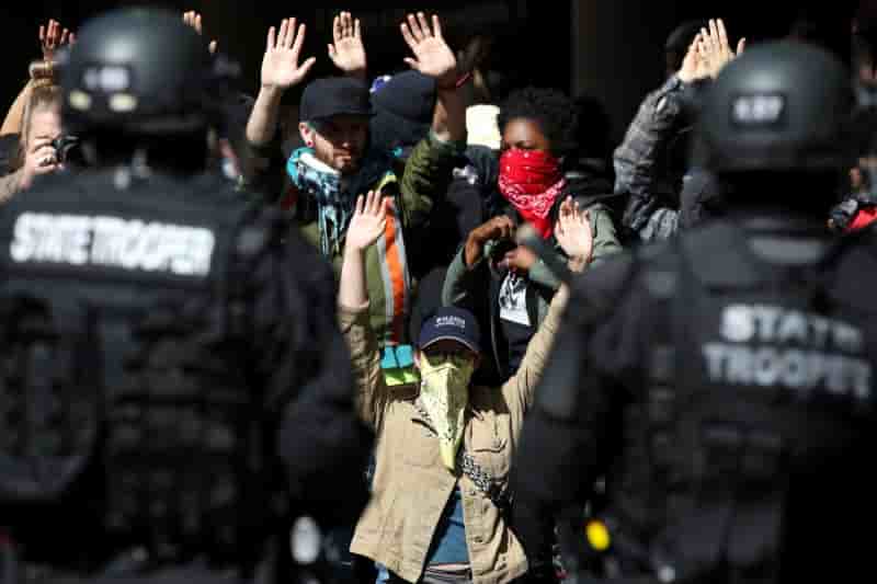 Heurts entre manifestants pro et anti-trump a portland