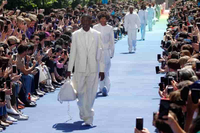 Les marques de luxe misent sur la mode masculine