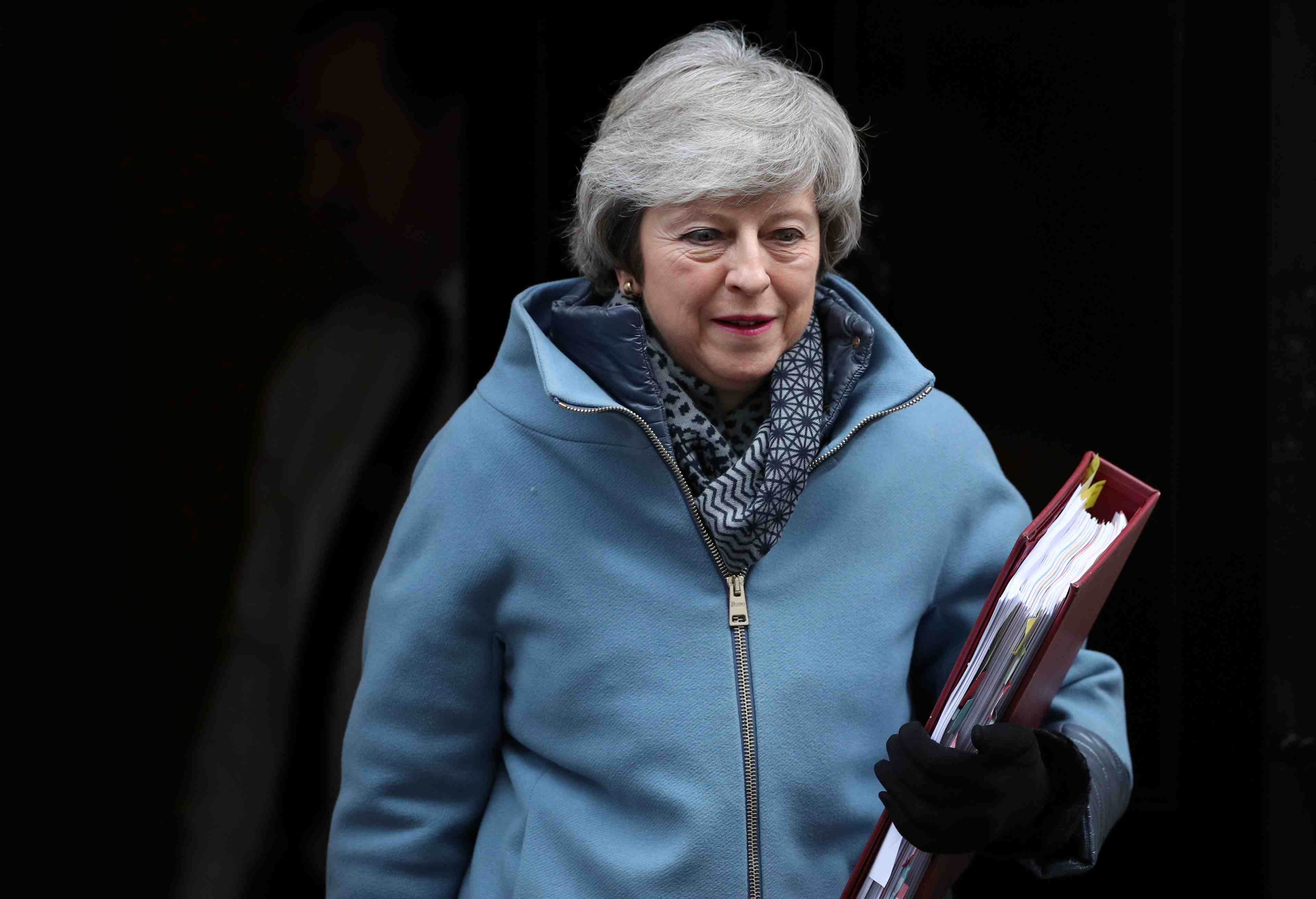 Gb: d'anciens ambassadeurs demandent a may de repousser le brexit