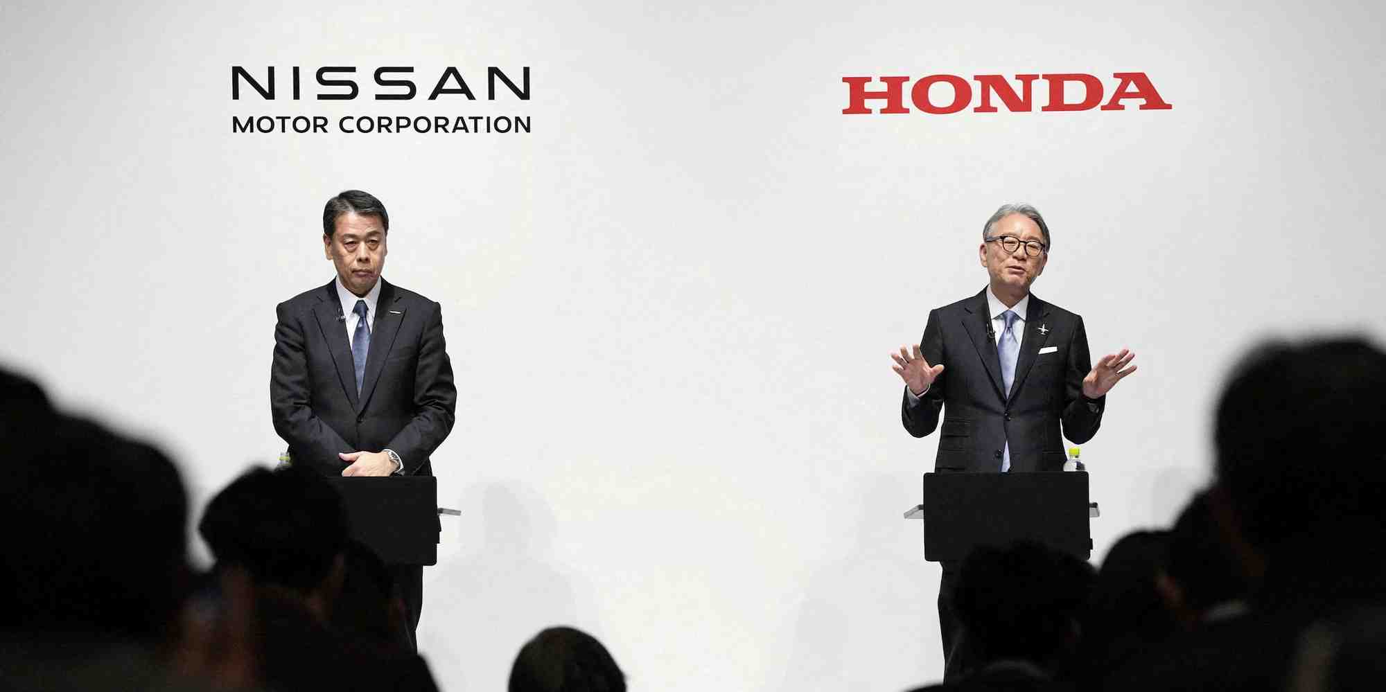 Makoto Uchida, le patron de Nissan, et Toshihiro Mibe, le chef de file d’Honda, lors d’une conférence de presse conjointe le 15 mars dernier.