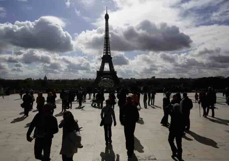 Les touristes prives de tour eiffel