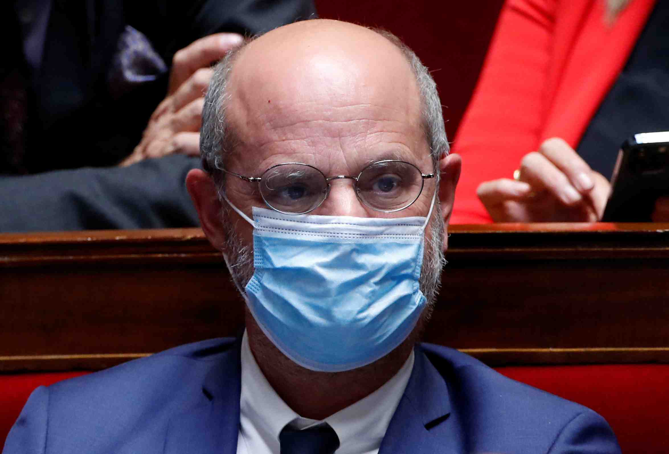 Blanquer, epingle pour des vacances a ibiza, fait amende honorable