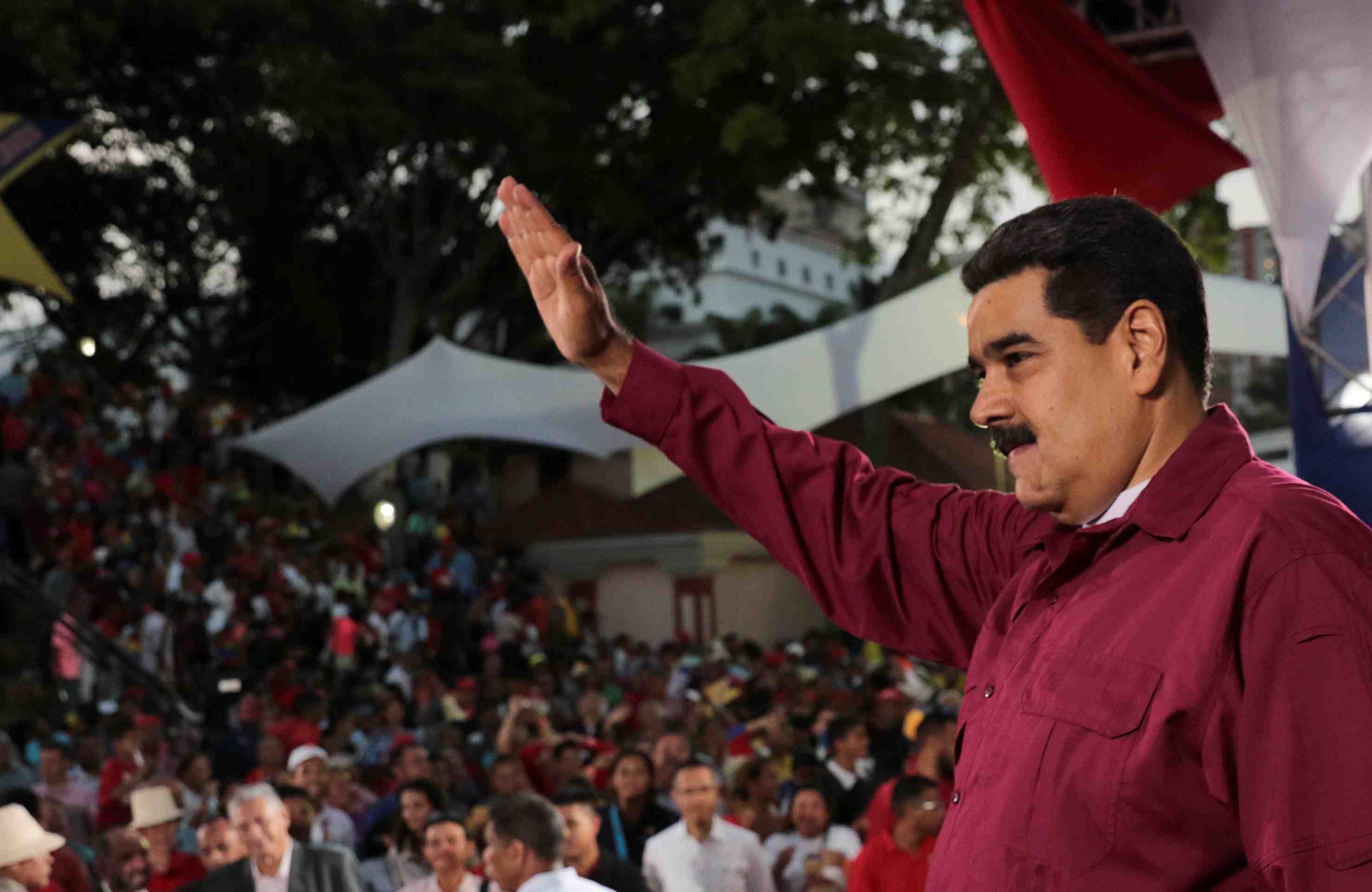 Pence veut des mesures pour isoler davantage le president maduro