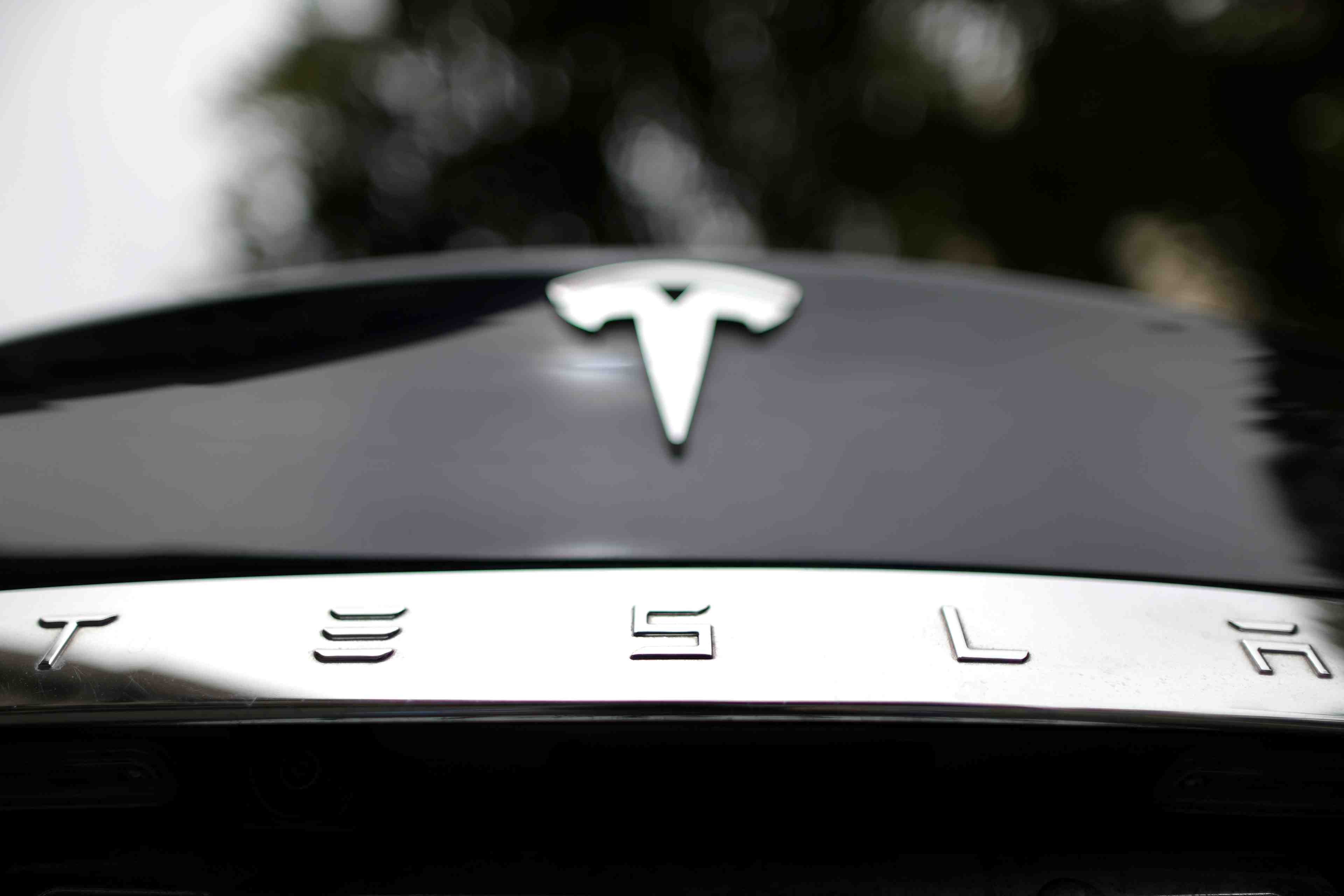 Baisse des livraisons de tesla, difficultes d'expedition en europe et chine