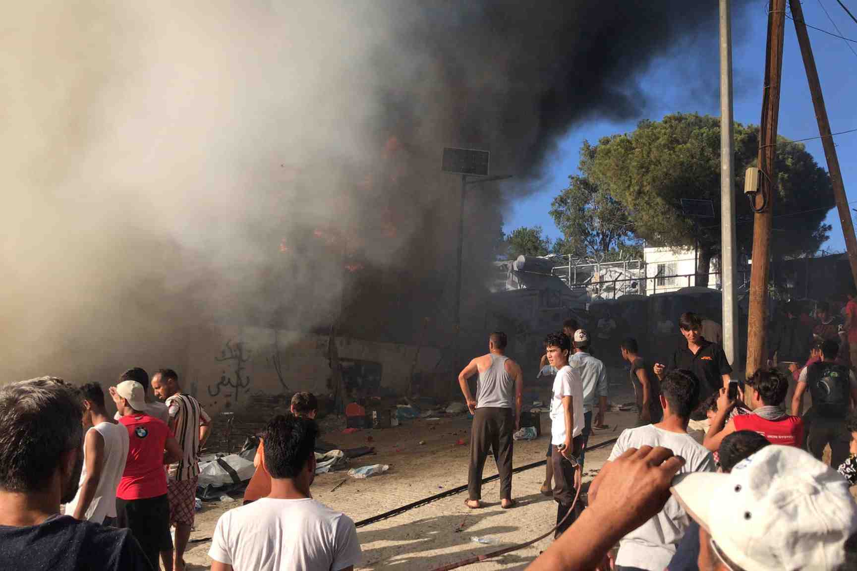 Migrants: incendies et emeutes a lesbos, un mort