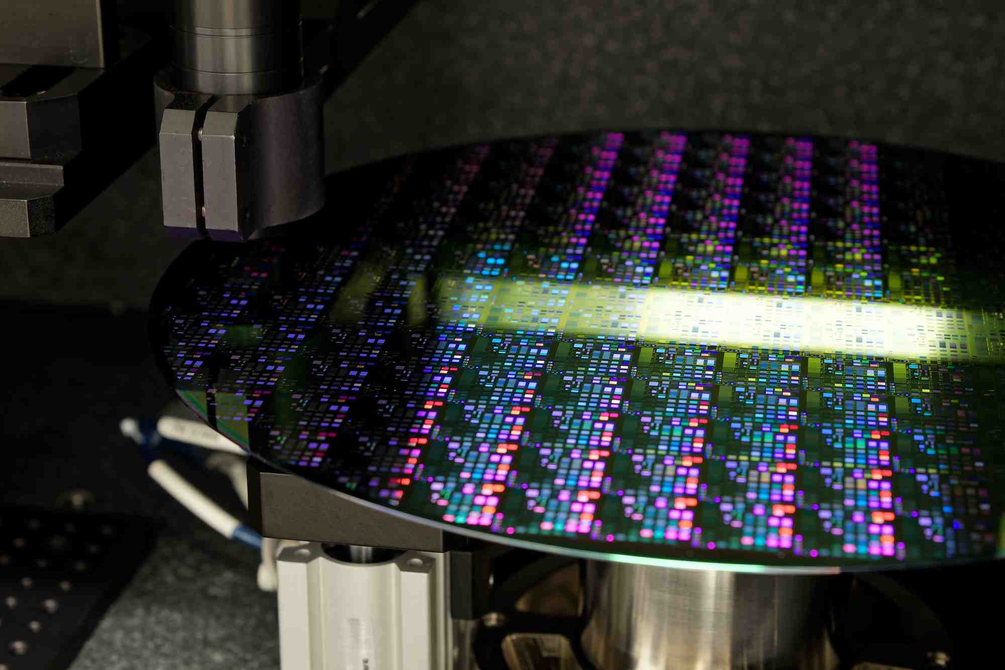 Les machines de UnitySC permettent notamment d'inspecter la qualité des wafers.