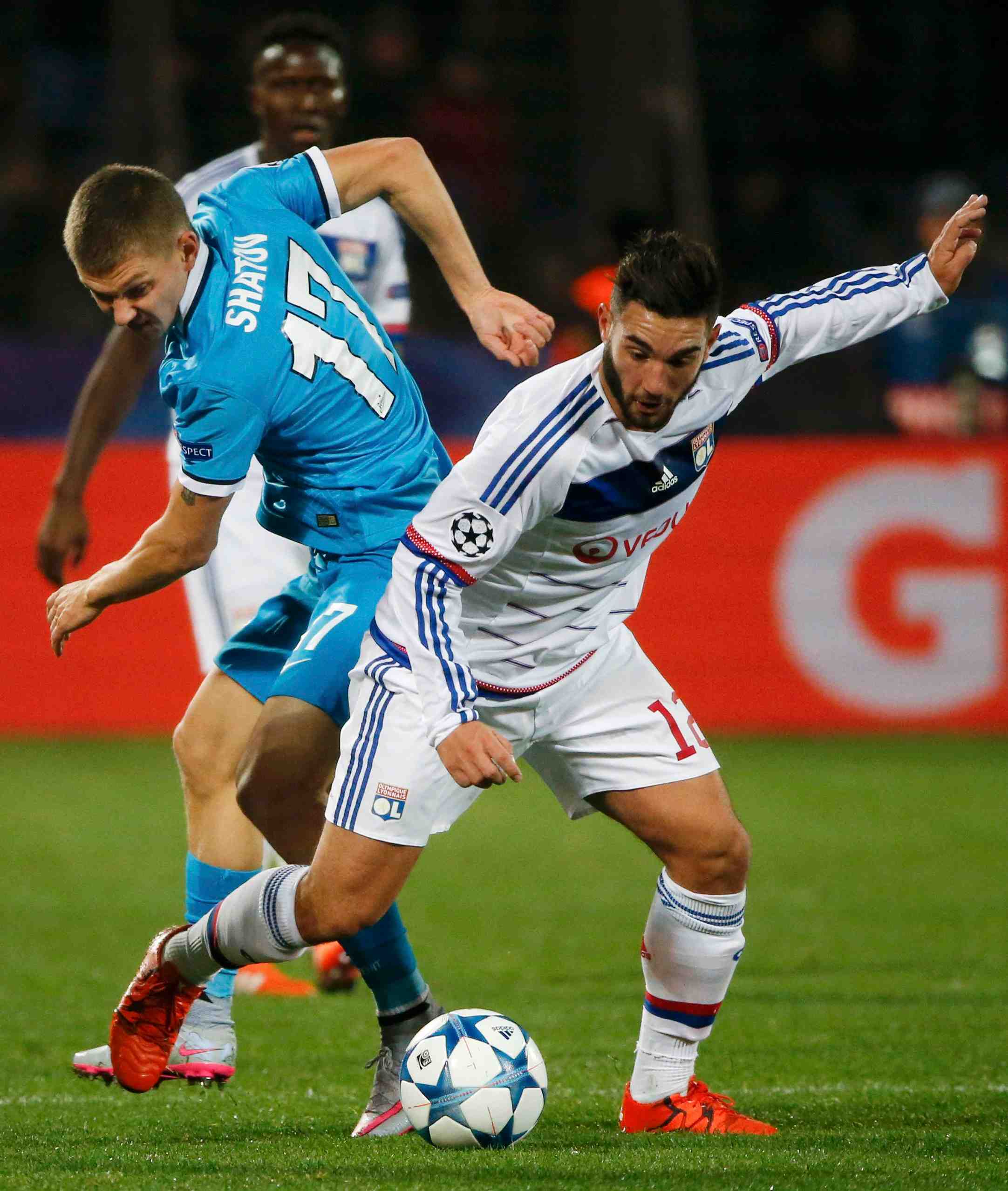 Defait par le zenith, lyon voit la qualification s'eloigner