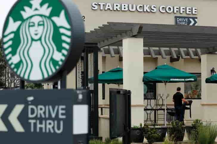 Starbucks: previsions inferieures aux attentes, le titre baisse