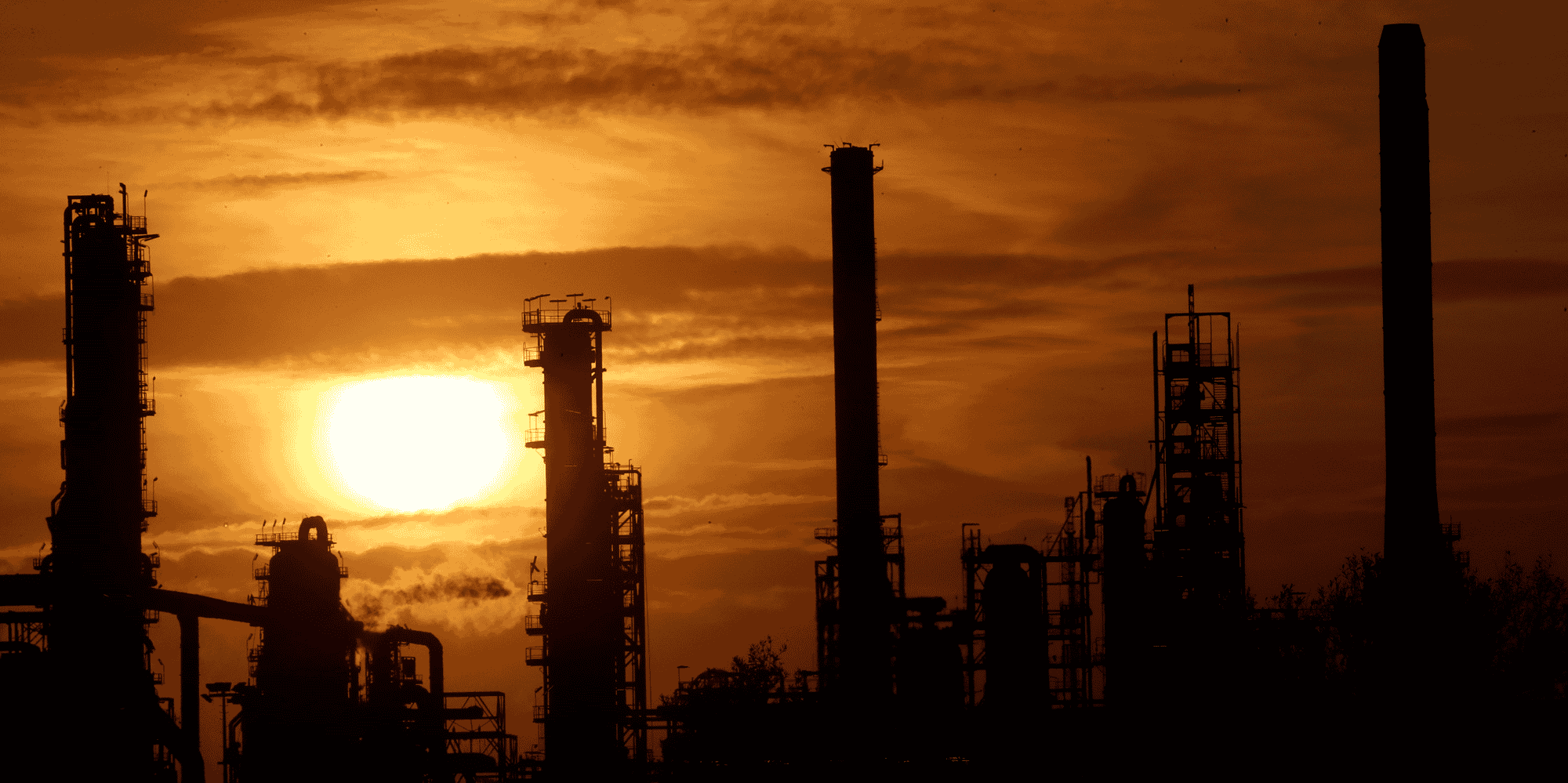 France: appel a la greve a la raffinerie total de donges